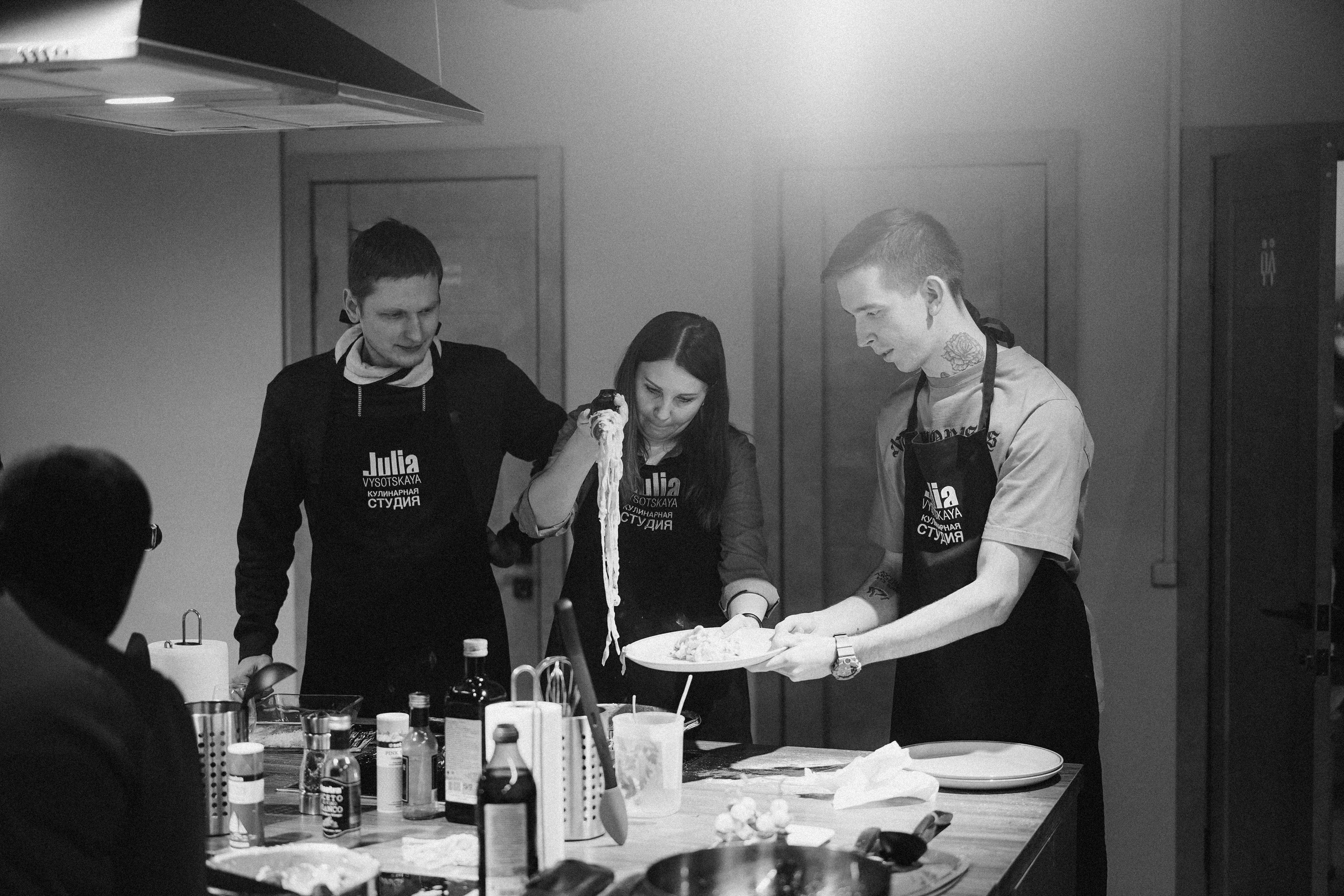 Репортаж с кулинарной студии Юлии Высоцкой. Портретный фотограф в Москве Илья Корненков