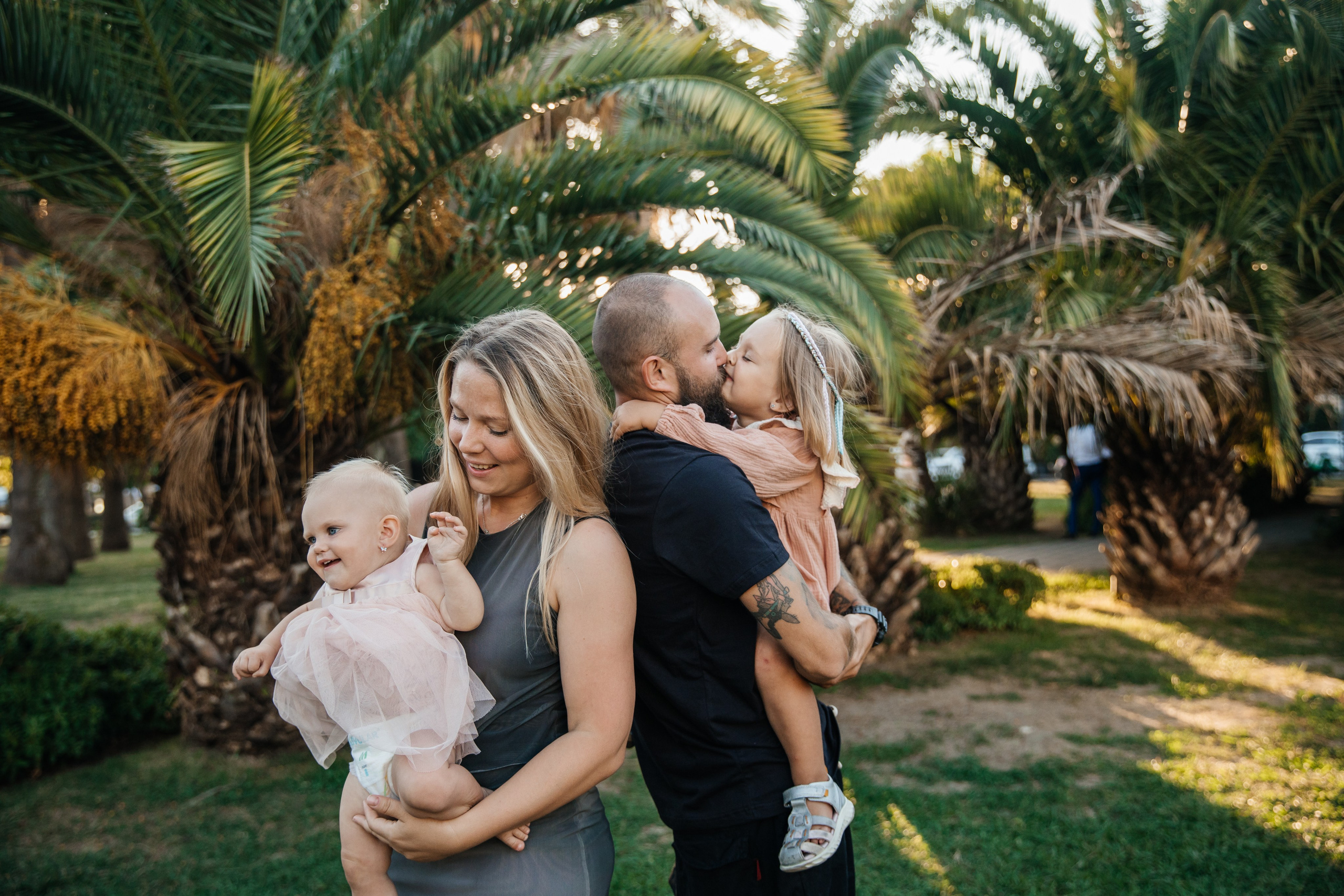 Таисия, Антон и две славных дочки. Фотограф в Сочи. Свадебная видеосъемка Сочи