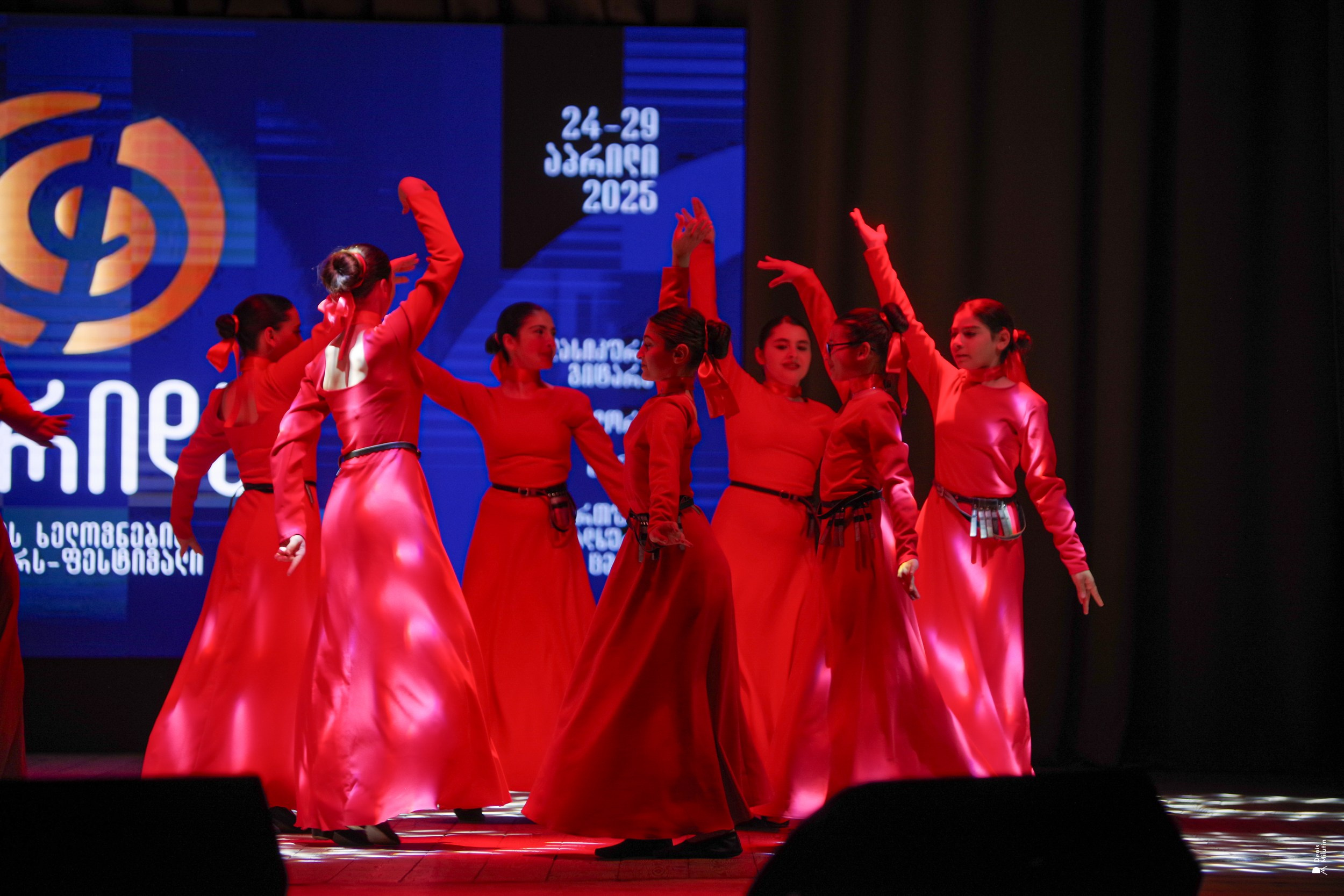 Танцы в Хоби. Портретный фотограф Денис Милютин