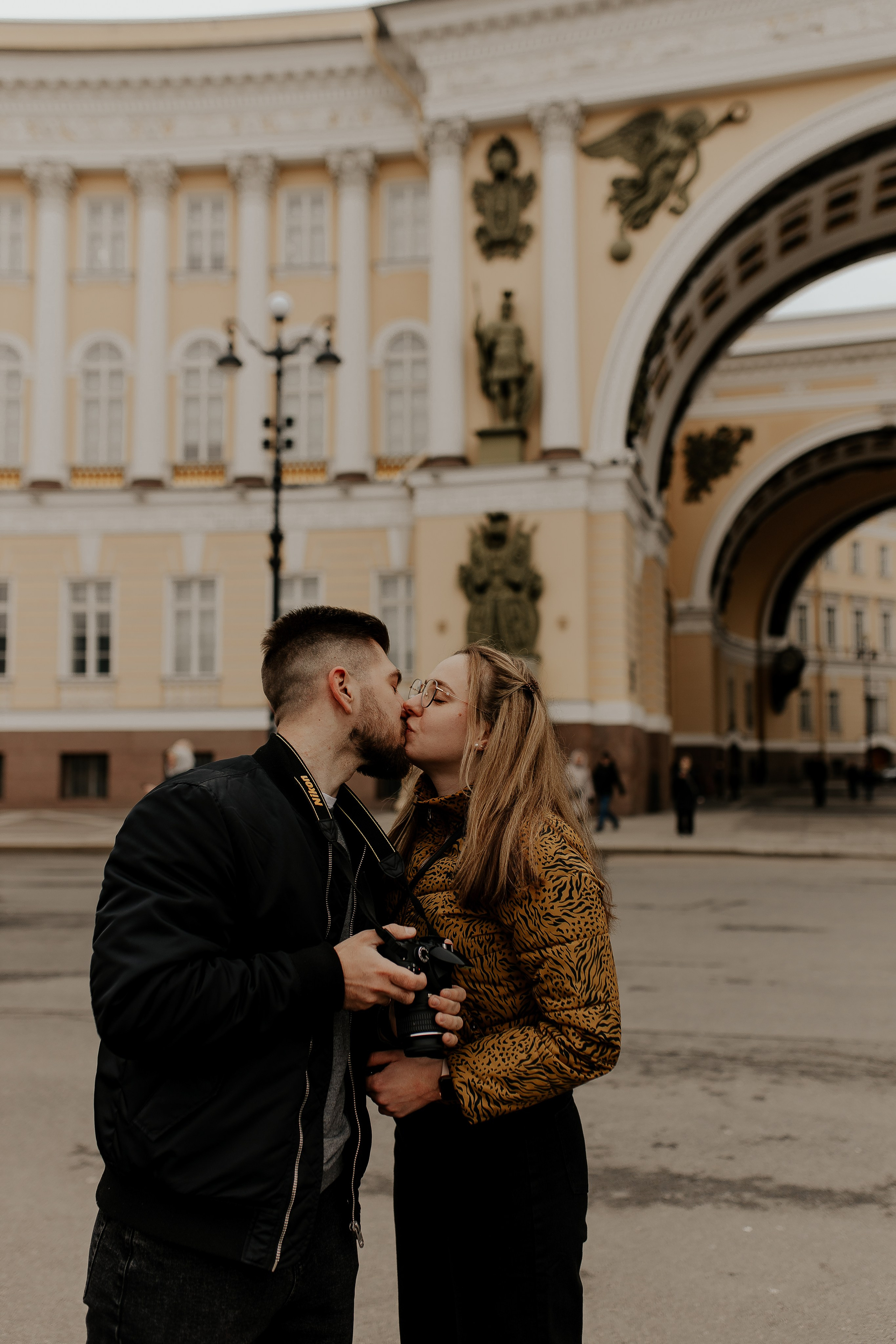 Пара у главного штаба. Фотограф в Санкт-Петербурге Лиза Семченкова