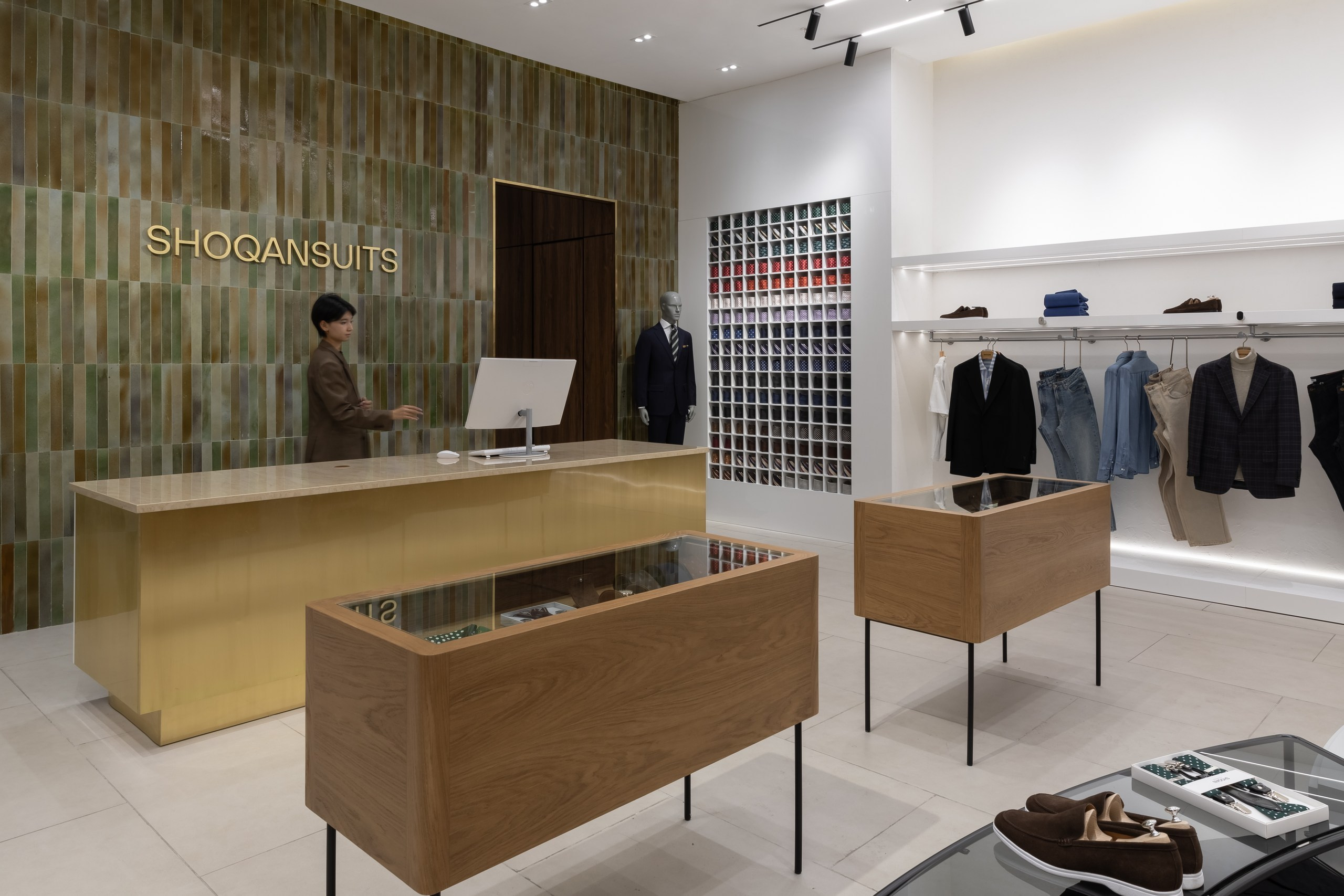 Флагманский магазин мужской одежды, бренд SHOQAN, г. Алматы