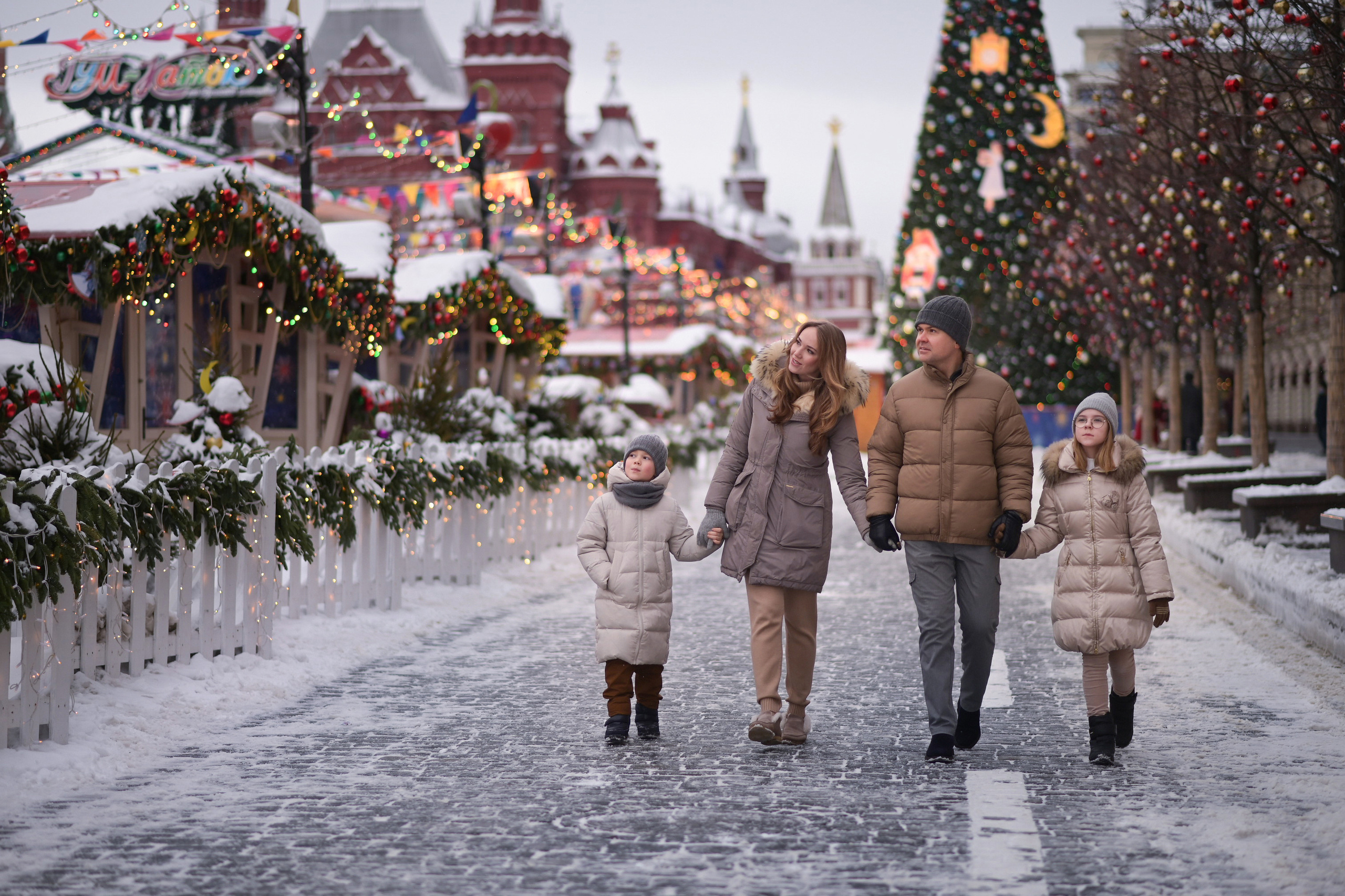 Новогодние/зимние семейные съёмки в городе и на природе. Семейный и детский фотограф в Москве Анна Оськина