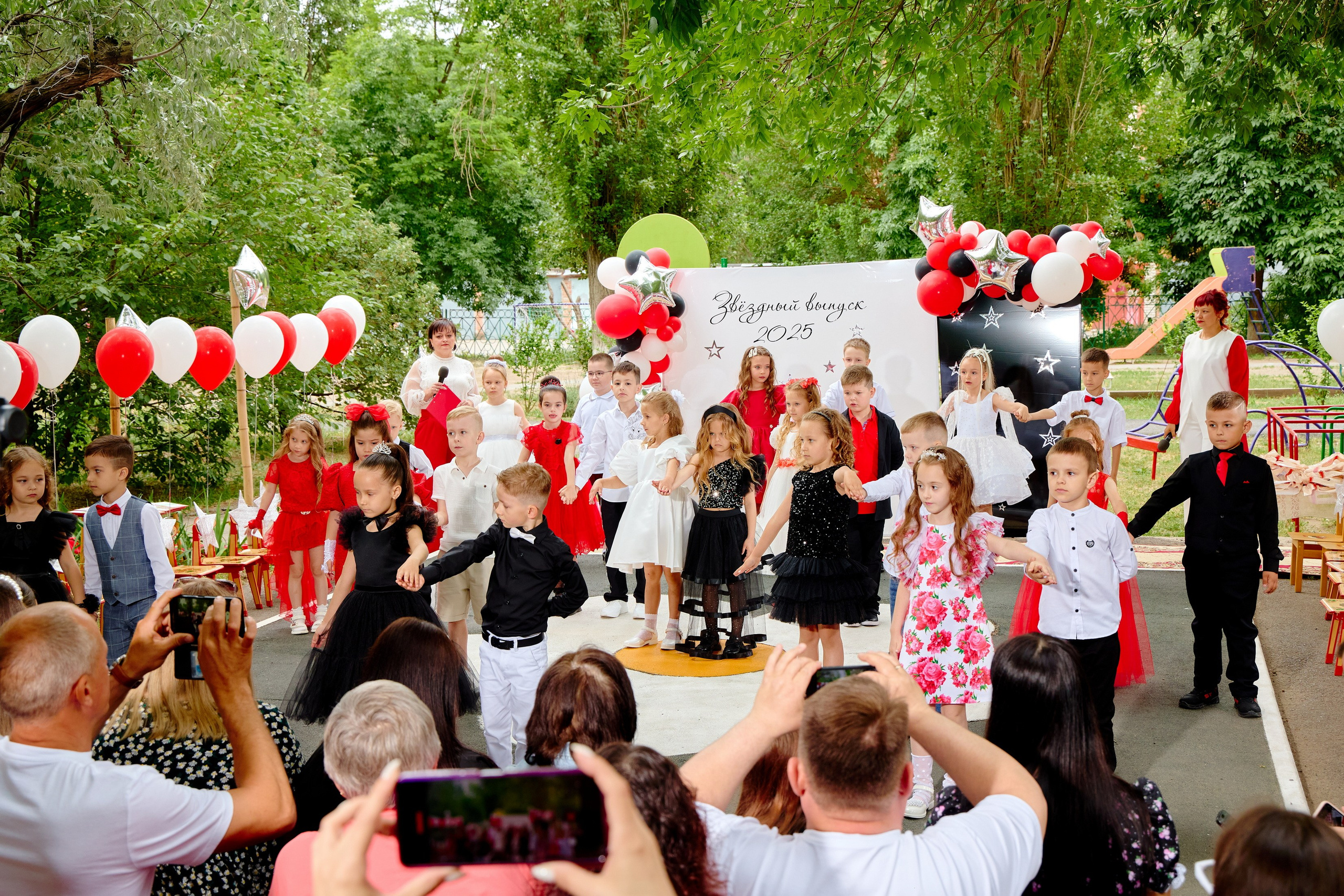 Выпускной 45 сад. Фотограф Выпускные альбомы Таганрог Сергей Коробченко