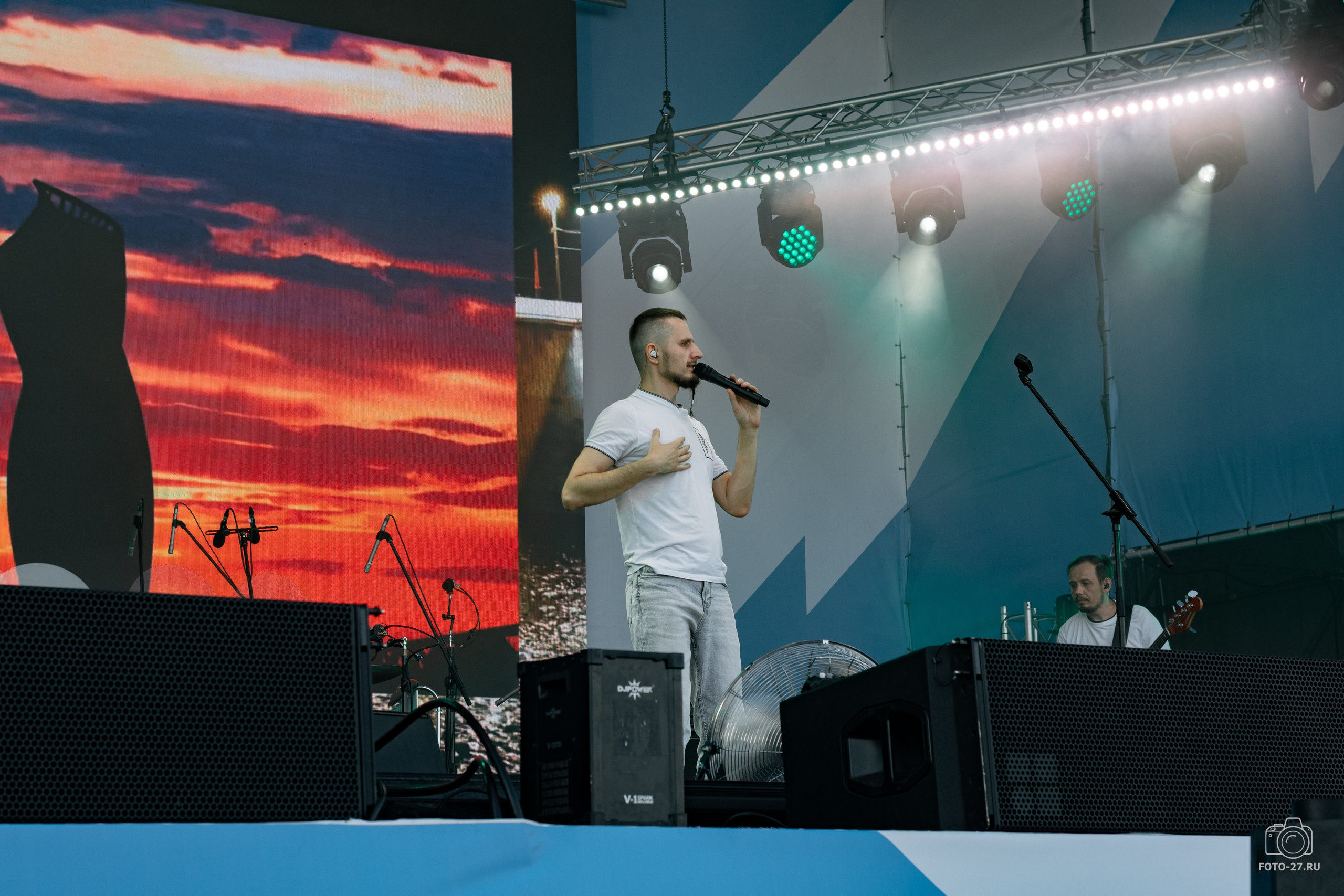 Антон Курдюмов фотограф в Хабаровске Рина Курдюмова фото27 foto27 Антон Дорофеев репортажный репортаж документалист Тони и Рина фотосоздатели ПаПаРоК Рок над Амуром 2024 фестиваль Хабаровск