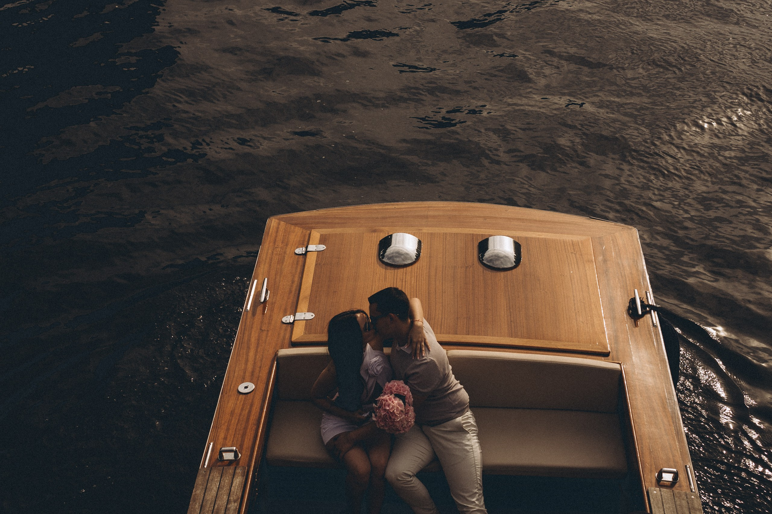 СВАДЕНБНАЯ СЬЕМКА НА КАТЕРЕ ПО КАНАЛАМ САНКТ-ПЕТЕРБУРГА И В АКВАТОРИИ НЕВЫ. Профессиональный фотограф, Санкт-Петербург — Виктория Богомолова