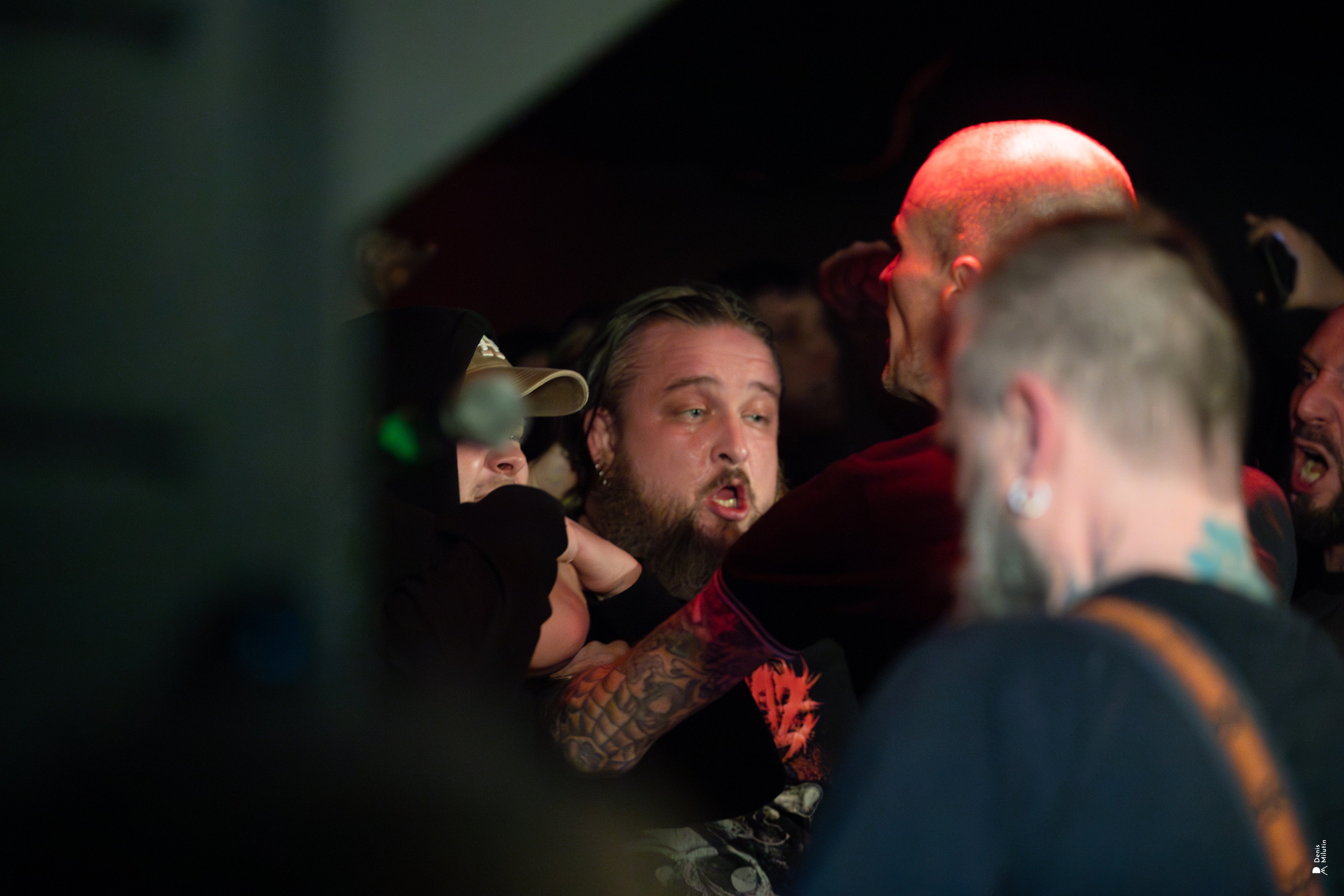 Рядом Ассенизаторы. Портретный фотограф Денис Милютин