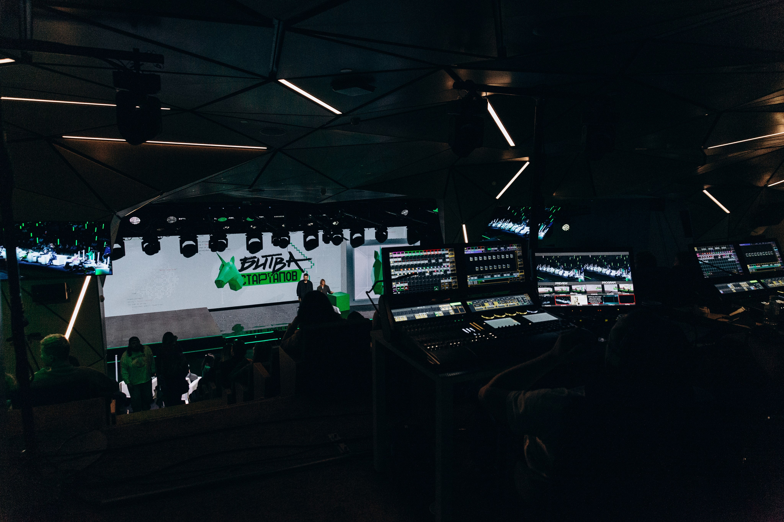 Битва стартапов. Олег Левин — профессиональный концертный и бэкстейдж фотограф в Москве