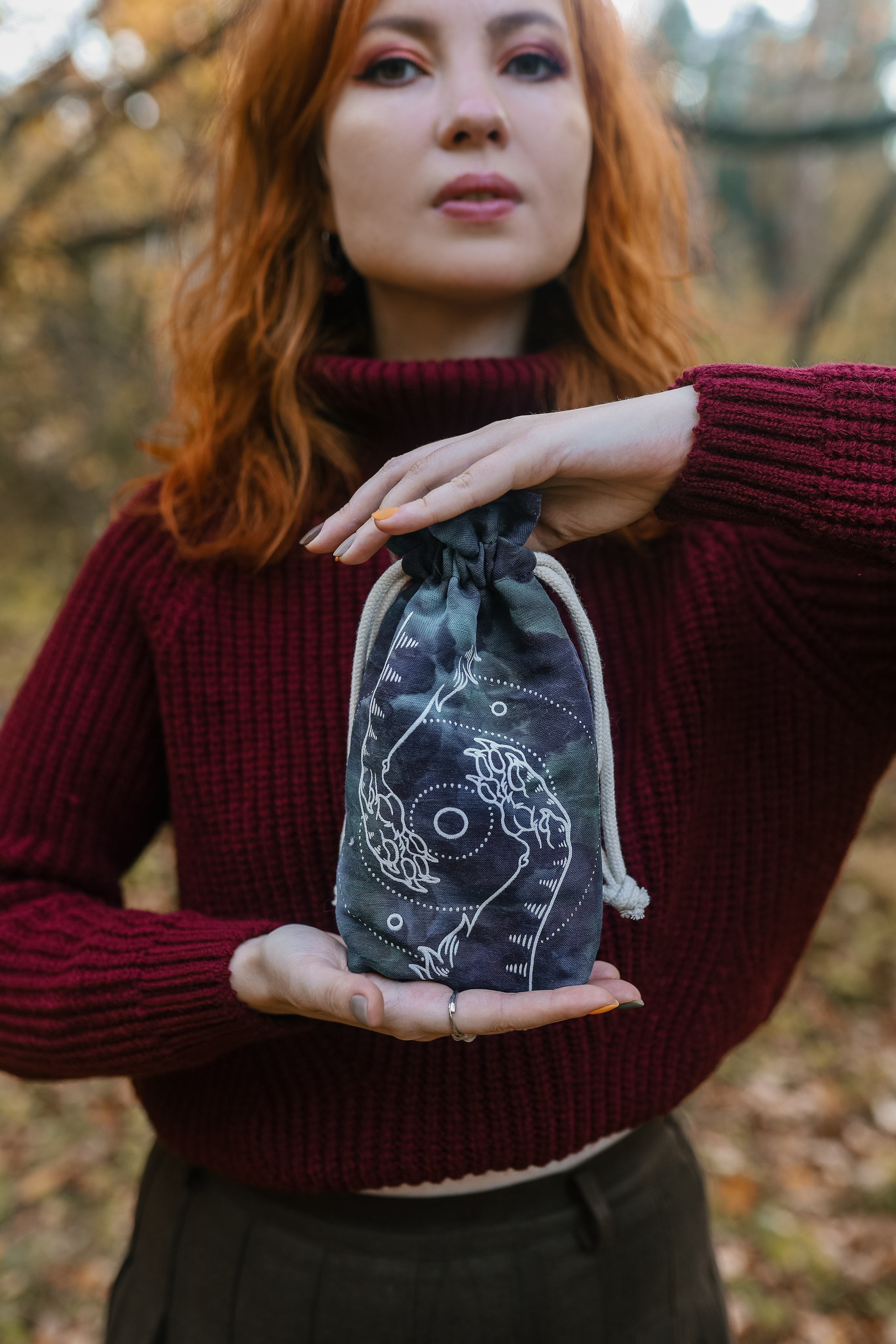 Контент для бренда духов «Мурчащий котел». Фотопродакшн продающего контента