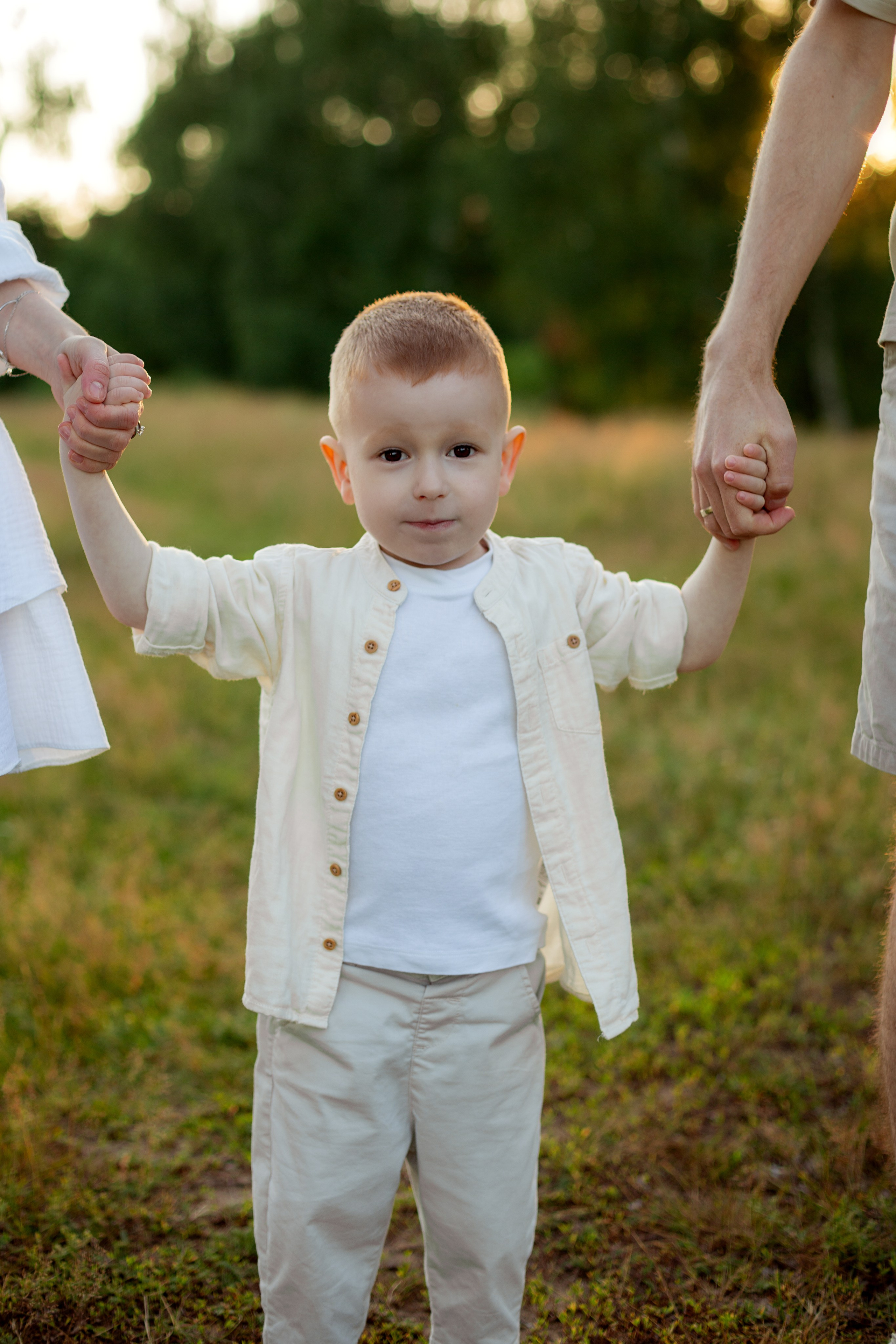 Семейный летний пикник с велосипедом. Фотограф Ульянкина Мария