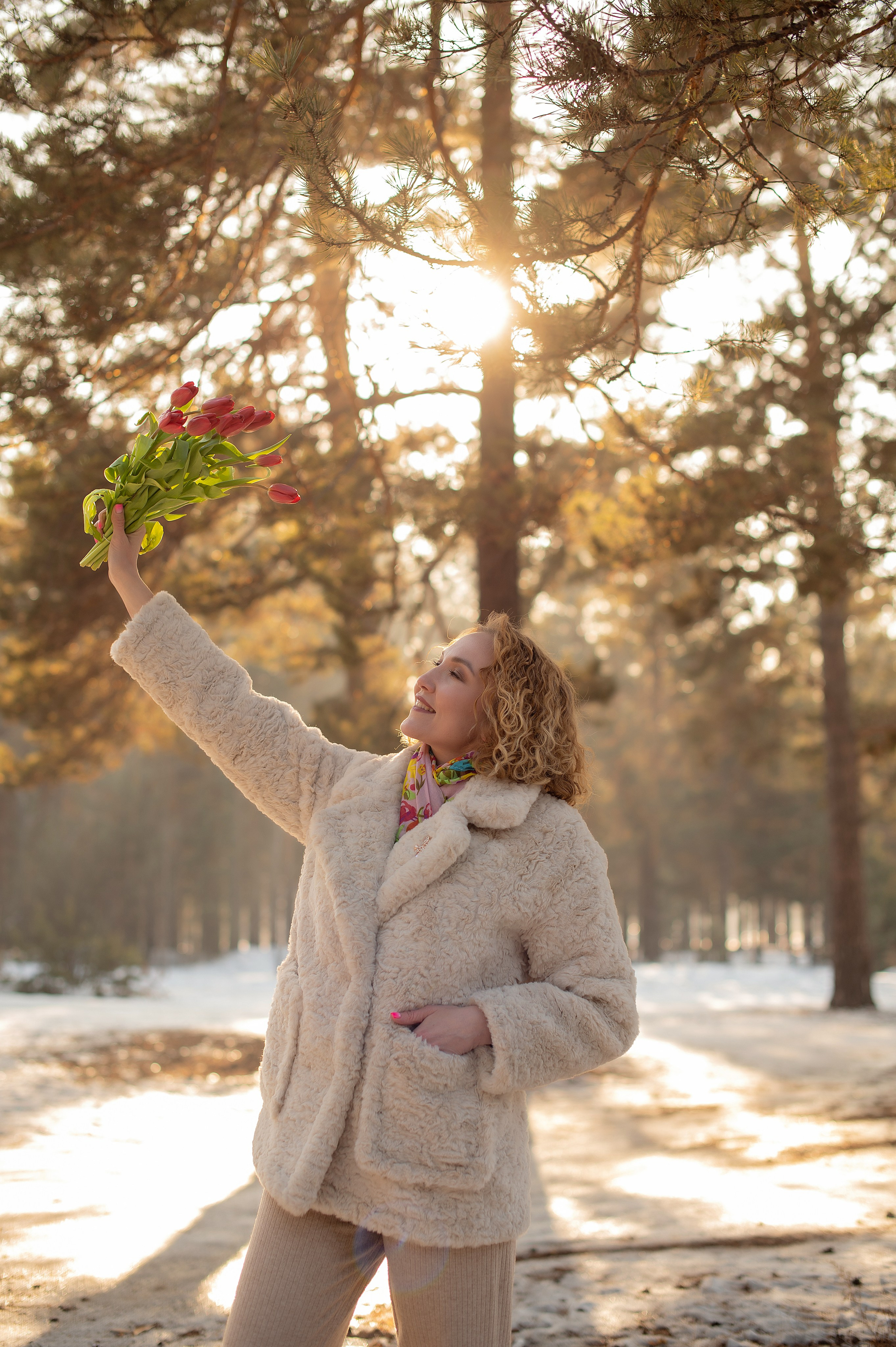 Ира тюльпаны в снегу. Фотограф Виктория Воронина