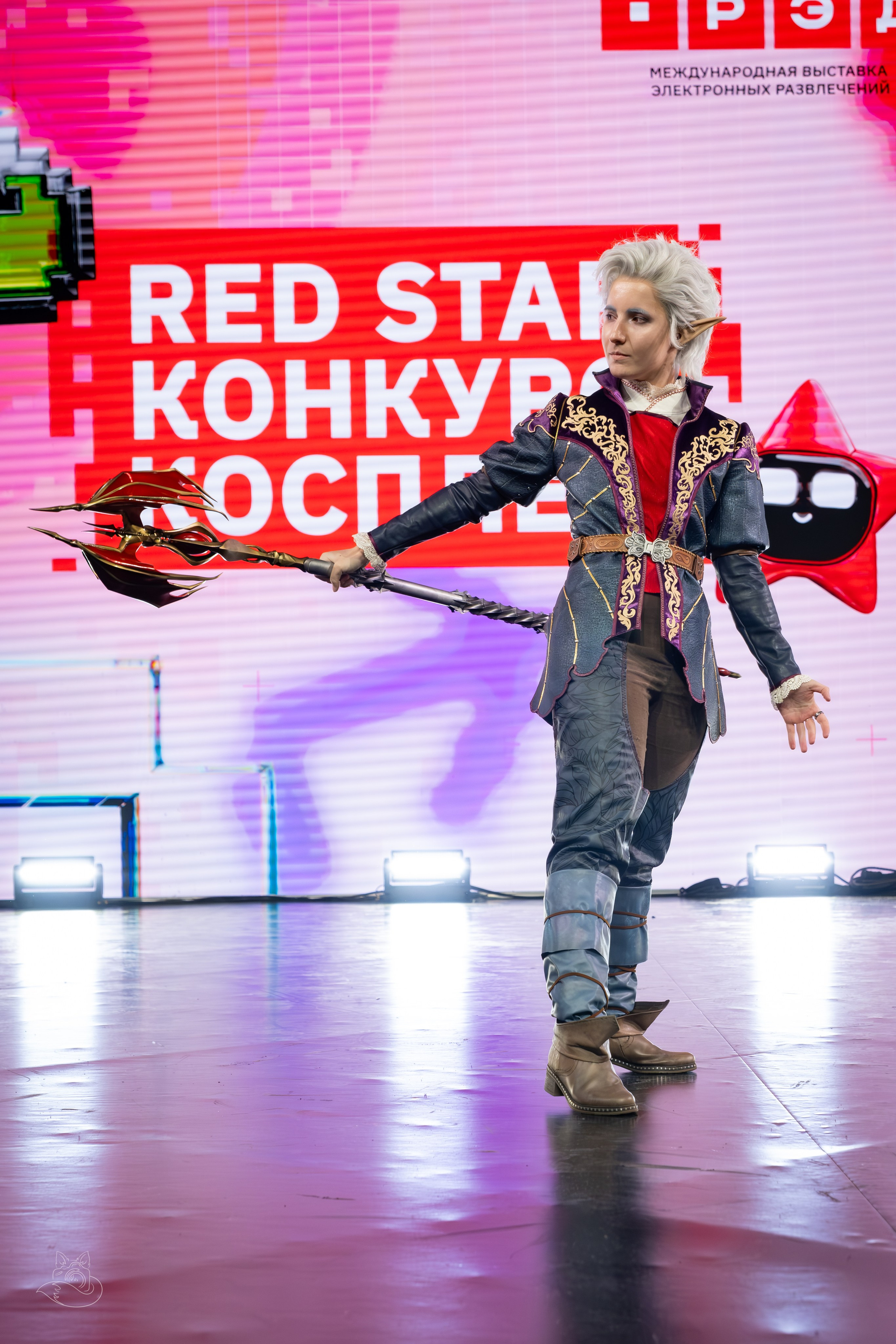 Сцена РЭД ЭКСПО 2024. Косплей фотограф