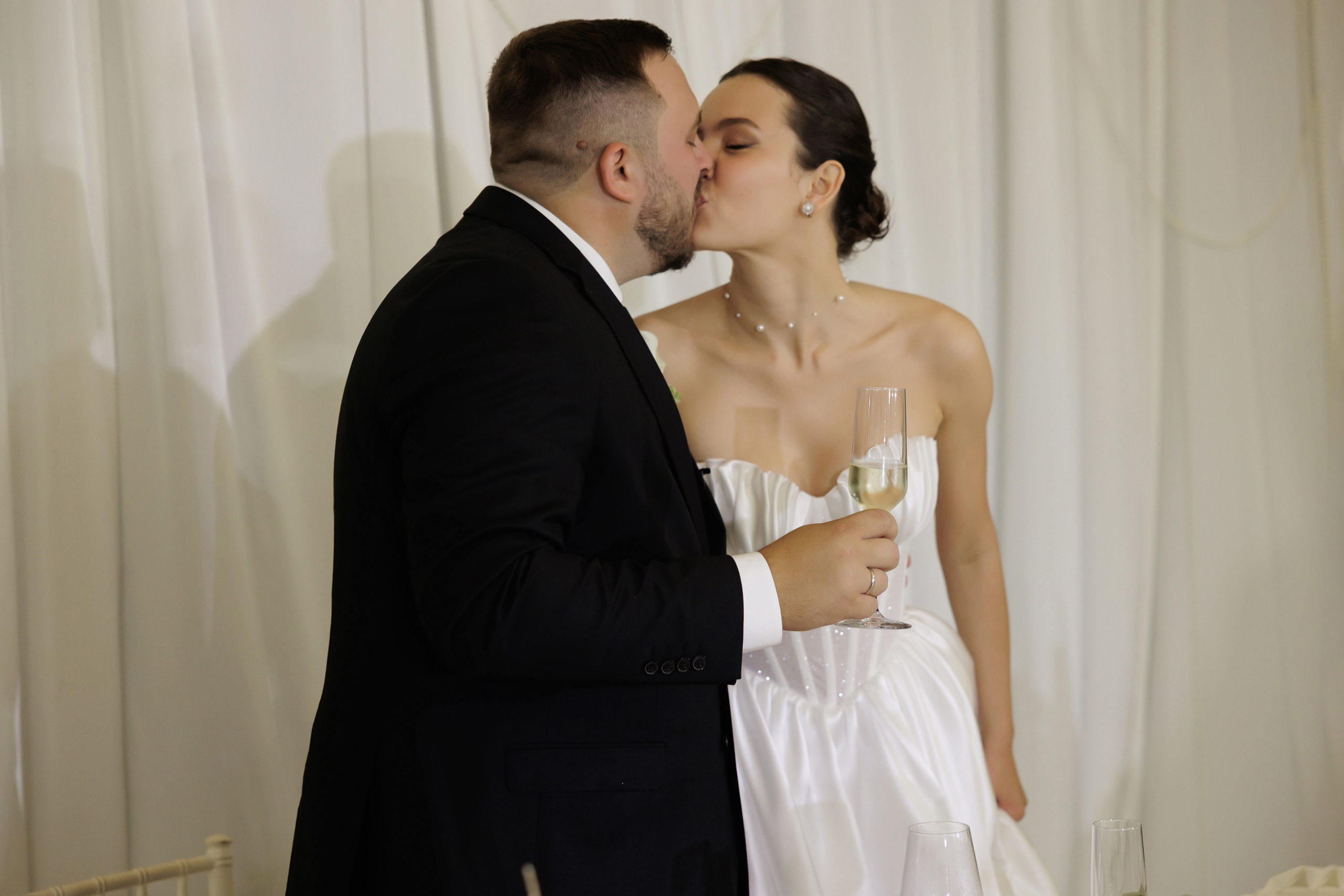 Ты рядом со мной, и это — самый чистый кайф! ♥. Свадебный фотограф Калининград