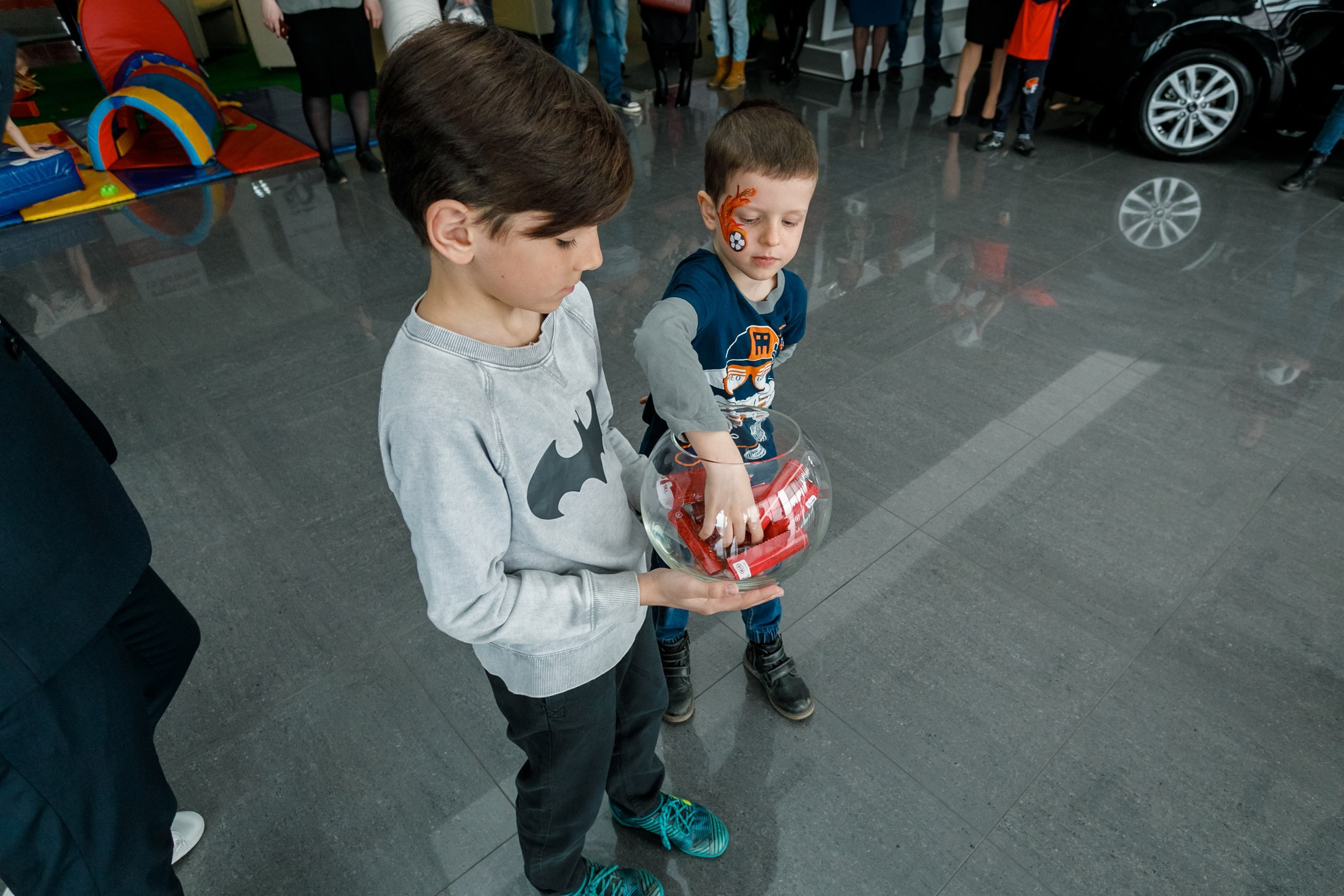 Розыгрыш билетов на ЧМ по футболу FIFA @ Киа Центр. Репортажный фотограф Максим Полянский. Москва, Санкт-Петербург, Красноярск