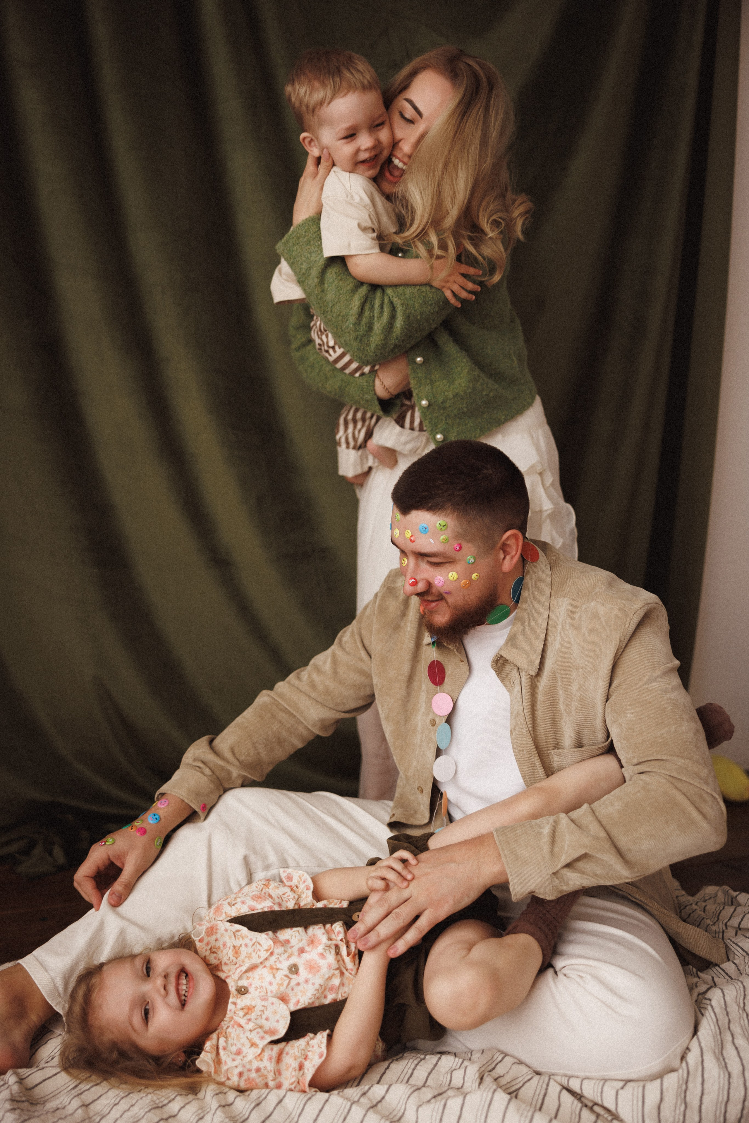 Семейная фотосессия в фотостудии «Mestone», город Краснодар. Семейный и детский фотограф в Краснодаре Анна Трашкова