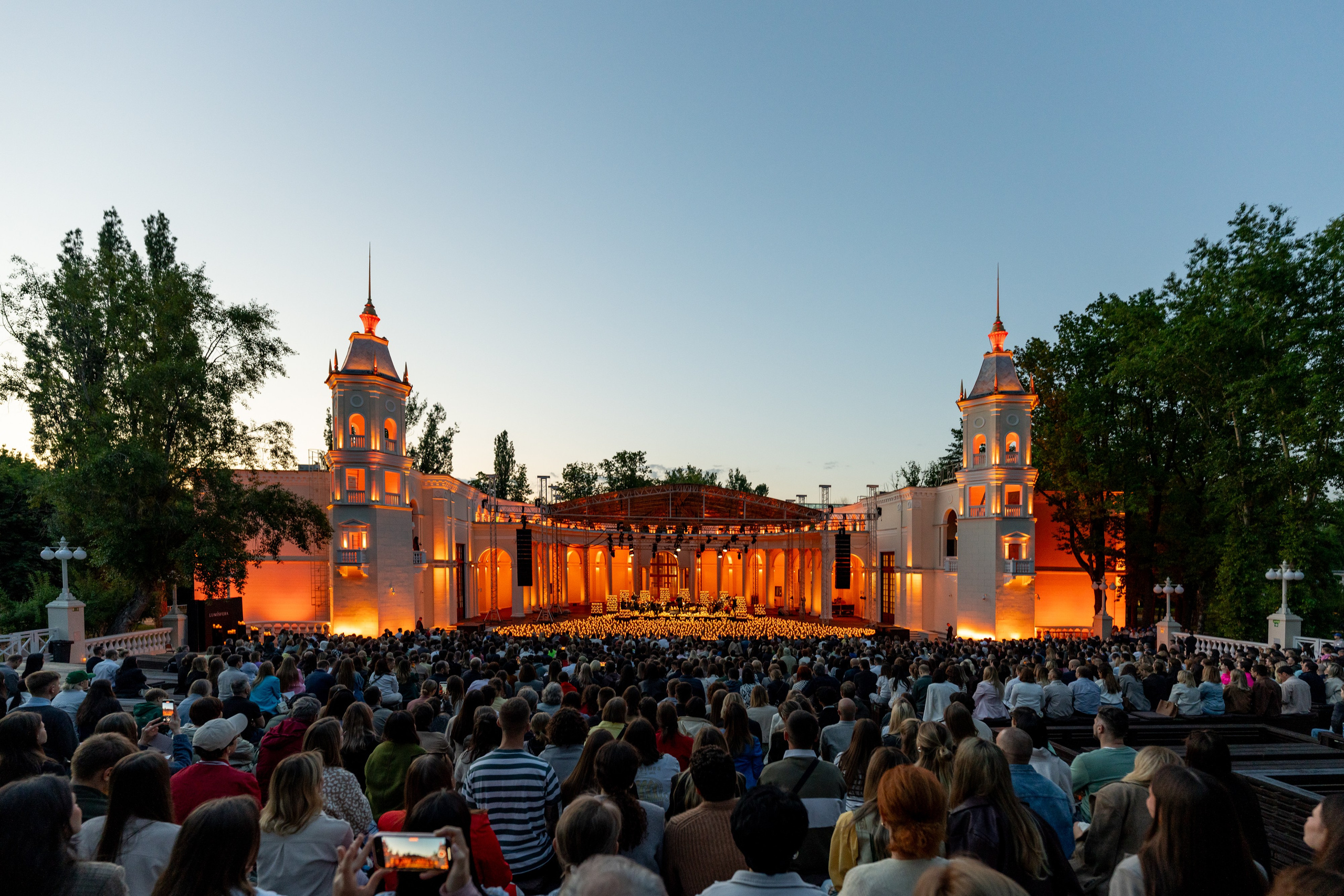 Симфонический оркестр Lumisfera при свечах. Фотограф Никита Комаров