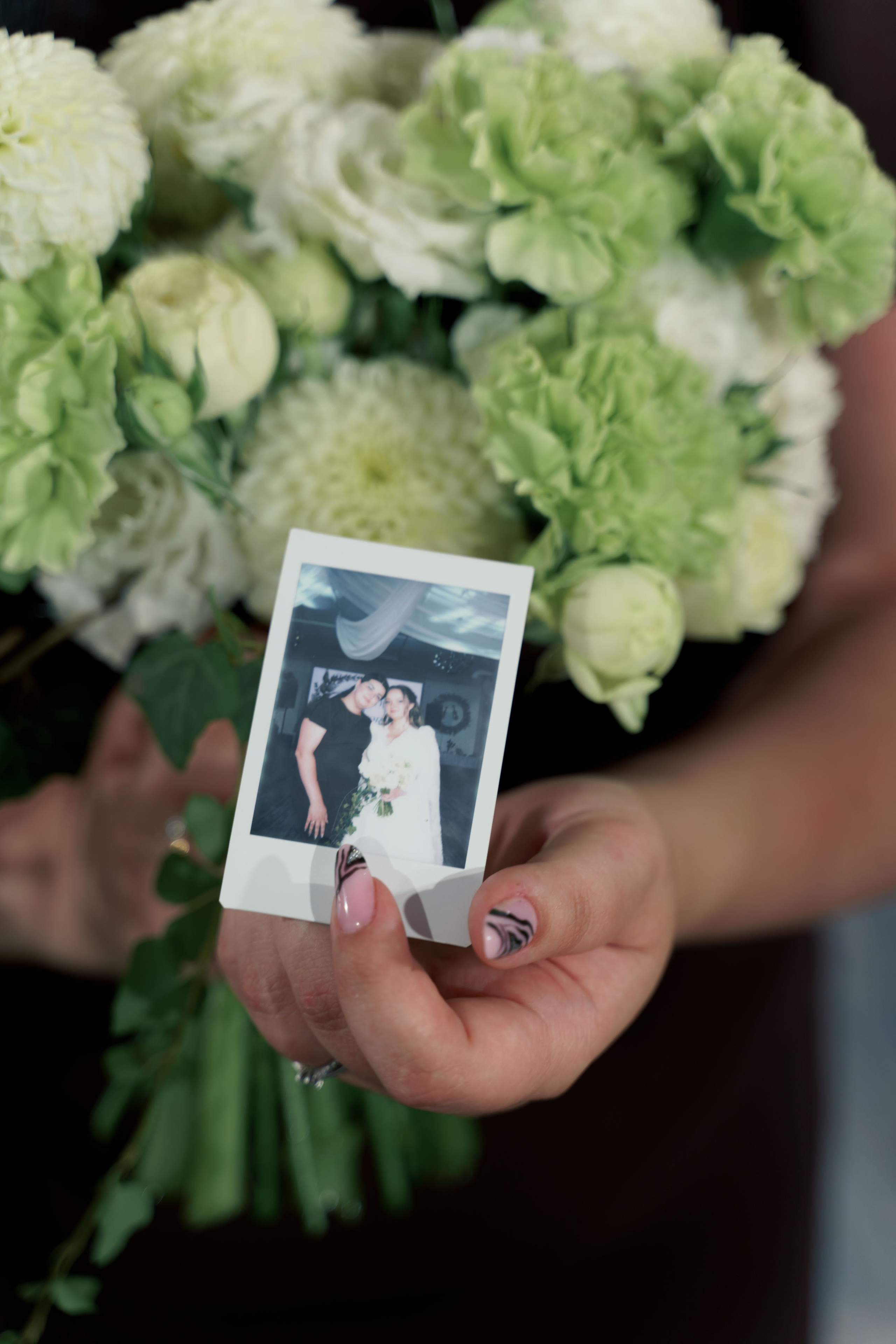 фотосессия свадебного банкета букет невесты