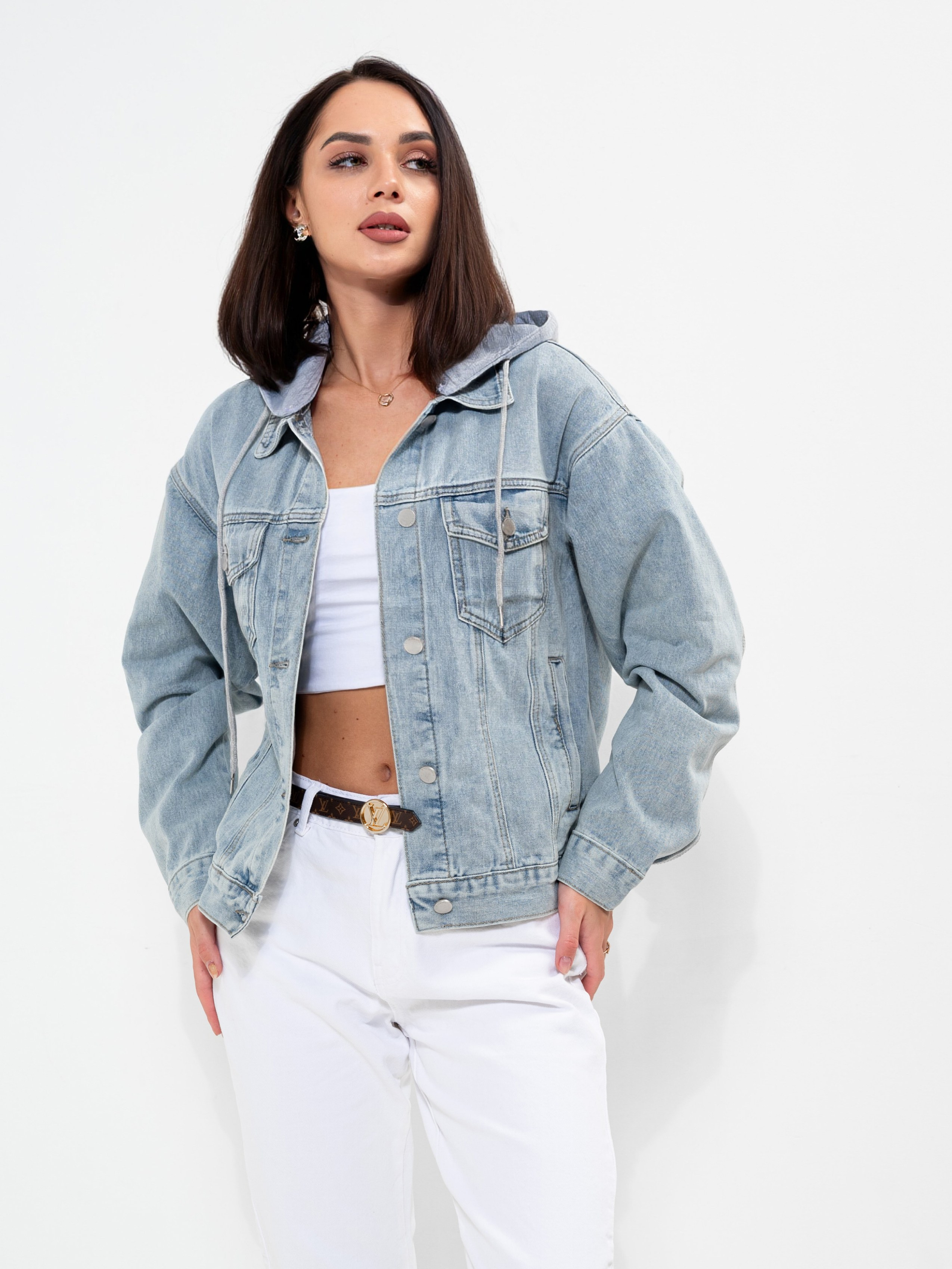 Модельная съемка на циклораме для маркетплейсов. ТМ Продакшн — Съемка для маркетплейсов в Москве