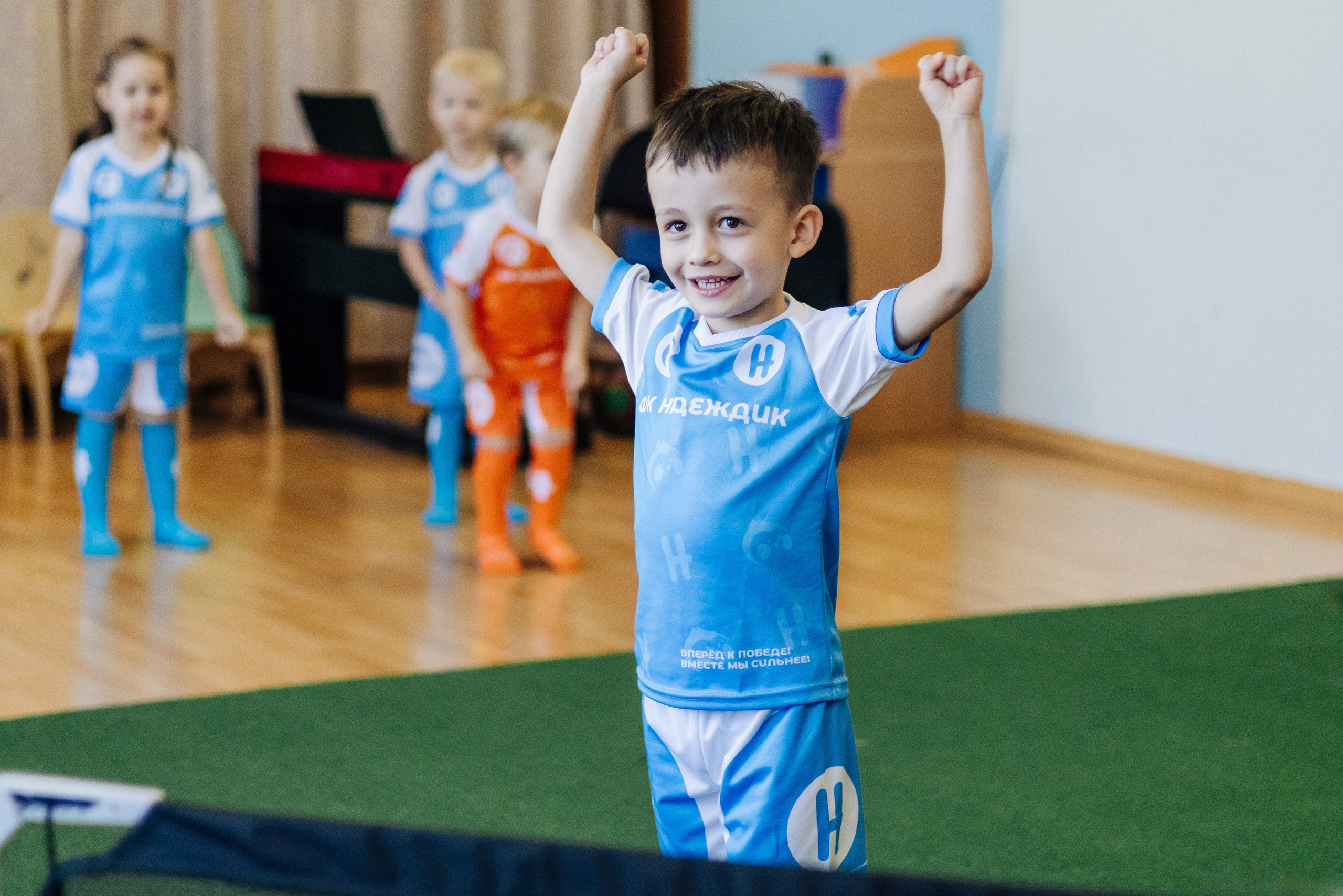 Фотосессия с кубком в детских садах г. Магнитогорска. Денис Прохоров Фотограф в г. Магнитогорск