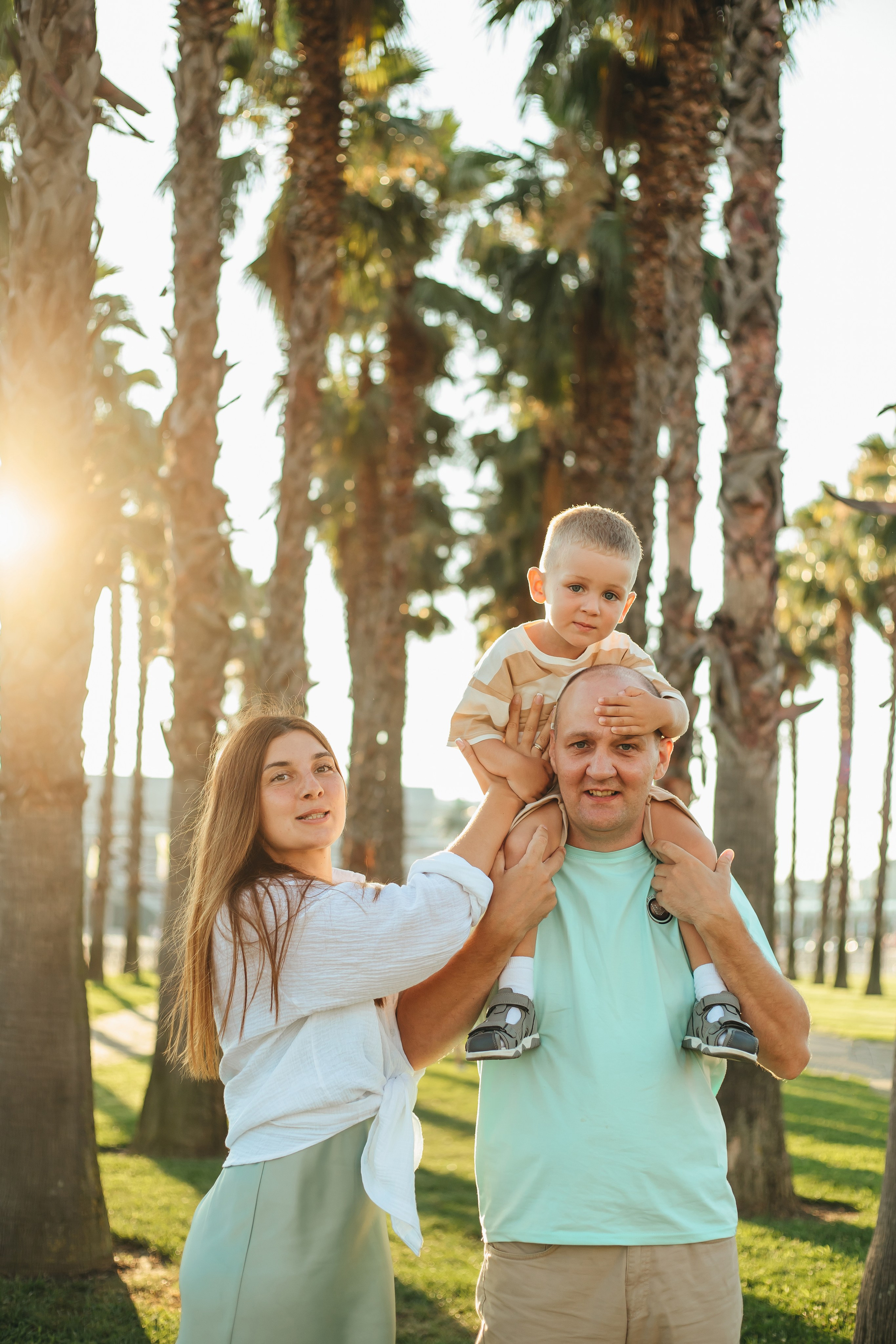 На берегу моря. Семейный и свадебный фотограф Сочи Адлер Сириус Красная поляна
