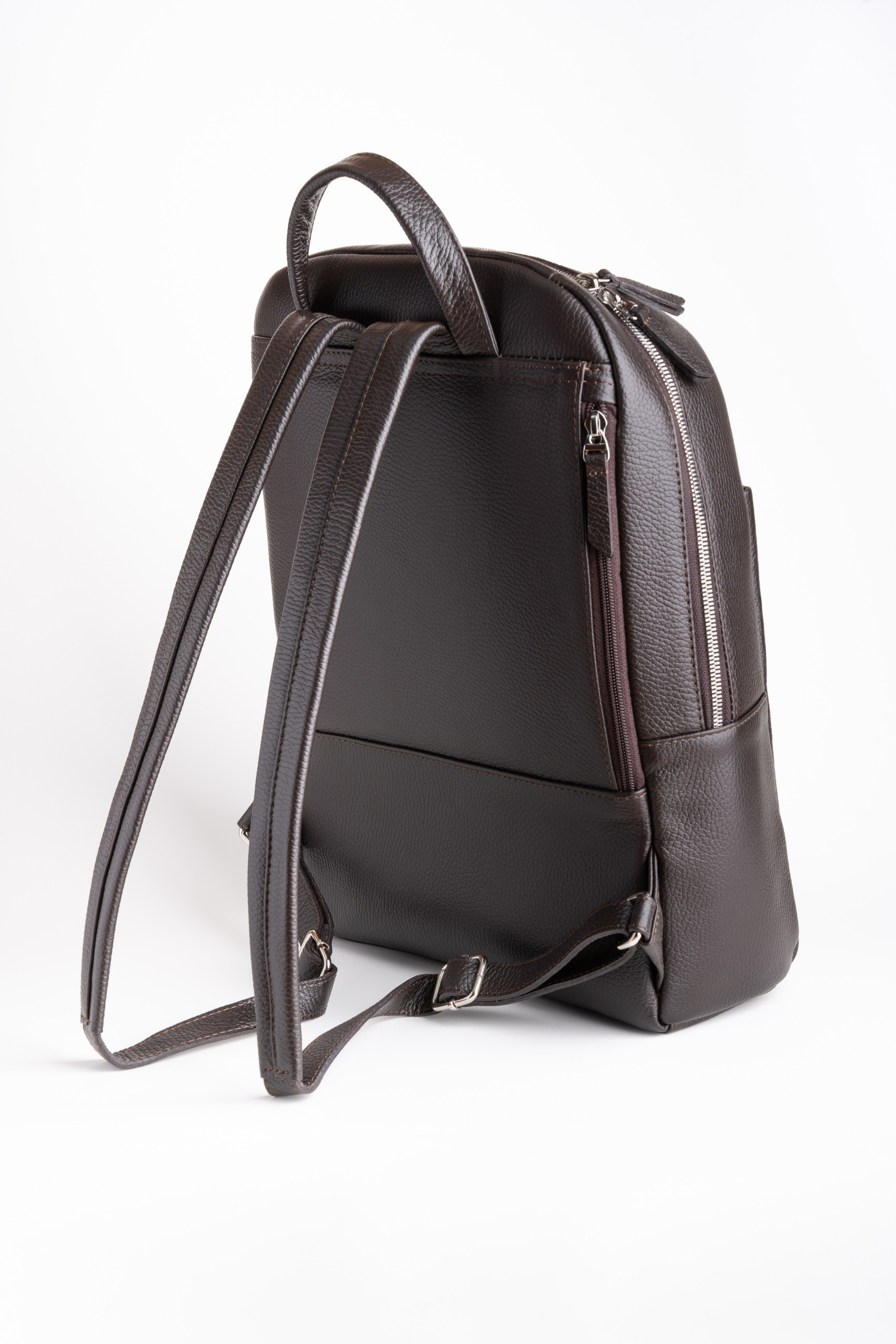 Съёмка кожаного рюкзака для маркетплейса ozon и wildberries, и для социальных сетей. Предметный фотограф Санкт-Петербург