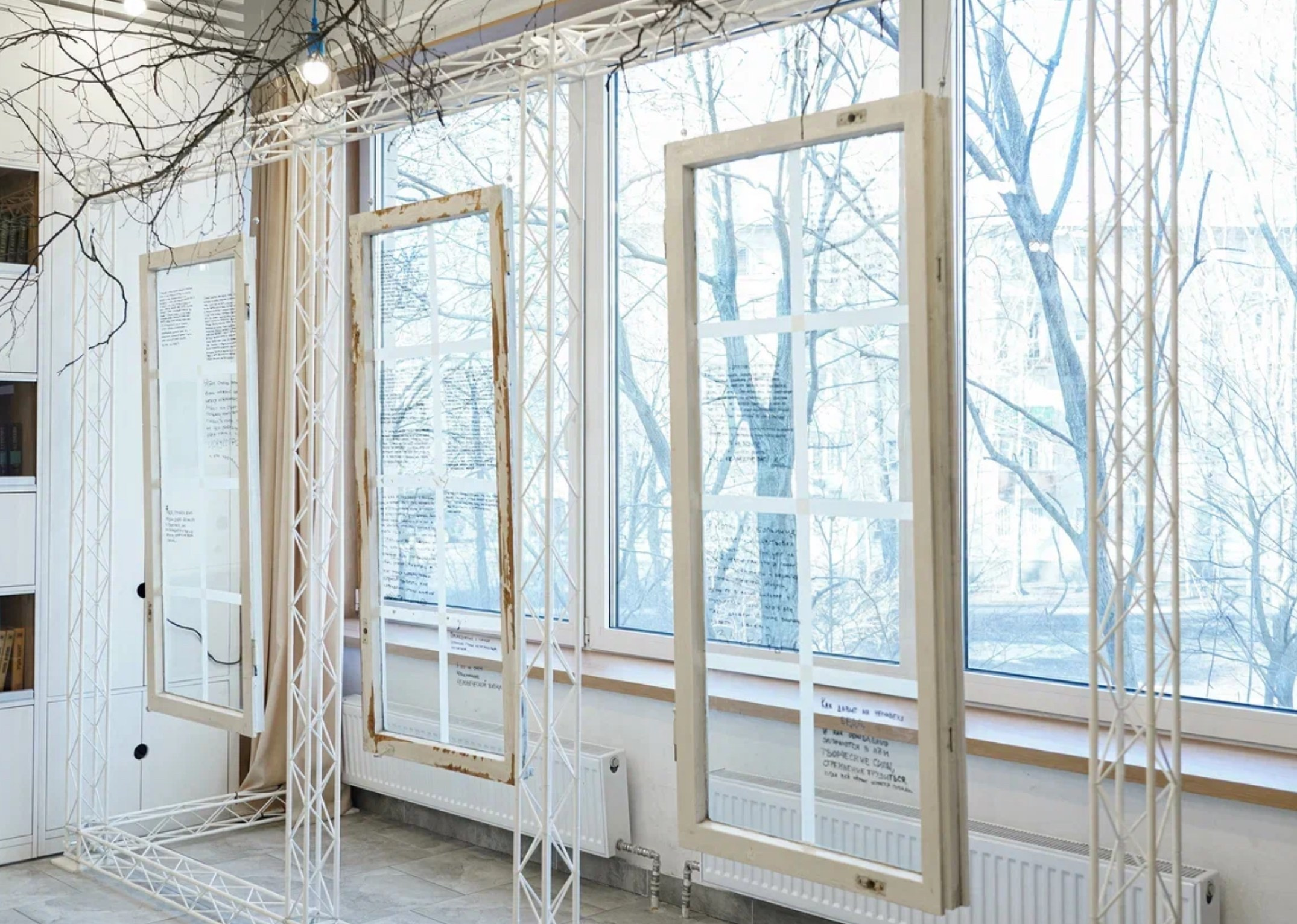 Инсталляция «Целое. Поломка. Целое» художница Софья Григорьева арт-резиденция «Угол» 