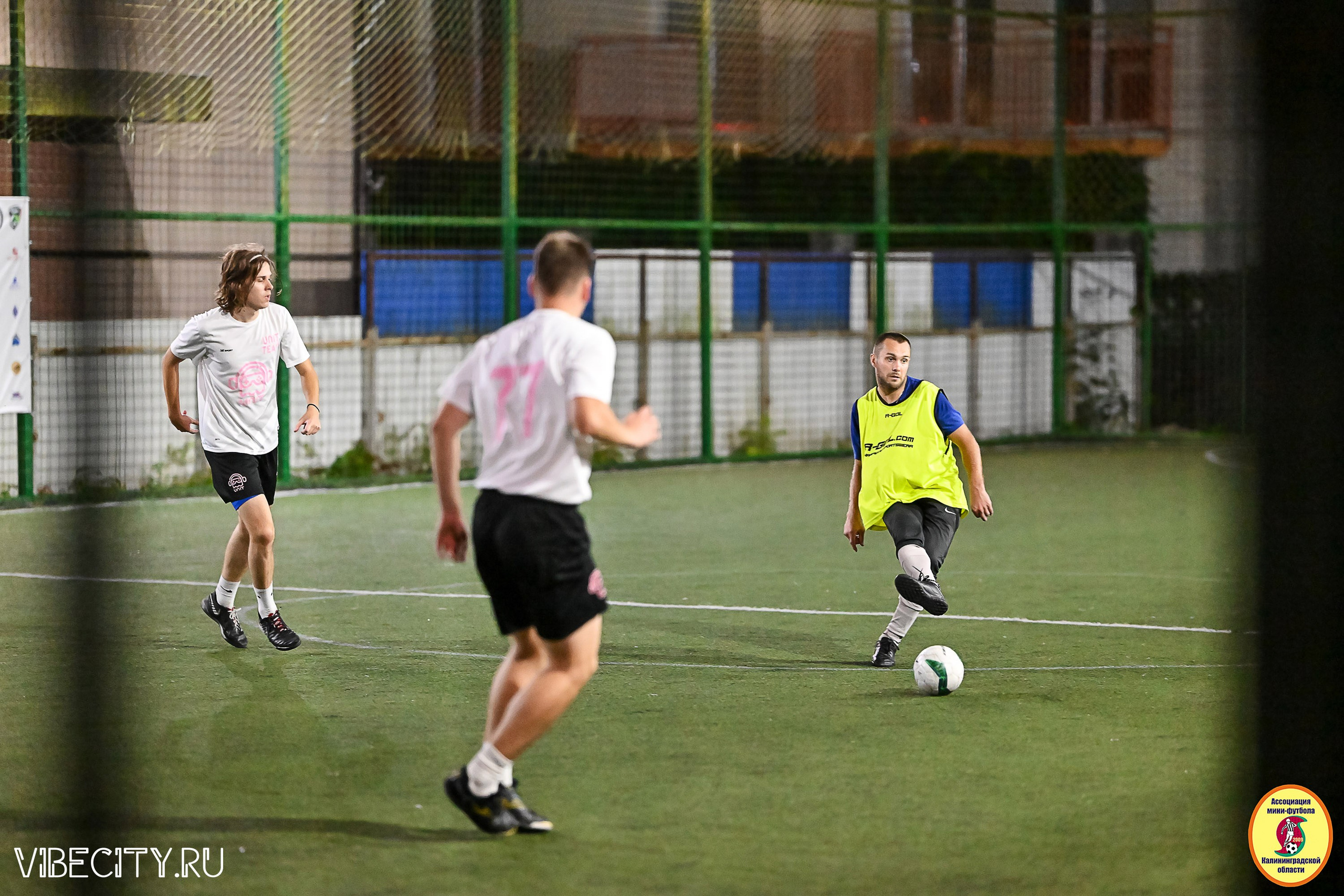ФИНАЛЬНЫЕ ИГРЫ КУБКА МИНИ-ФУТБОЛЬНОЙ ЛИГИ И КУБКА КОРПОРАТИВНОЙ МФЛ 2025. VIBECITY.RU Вайб Сити Ру Фоторепортажи Фотоотчеты Калининград