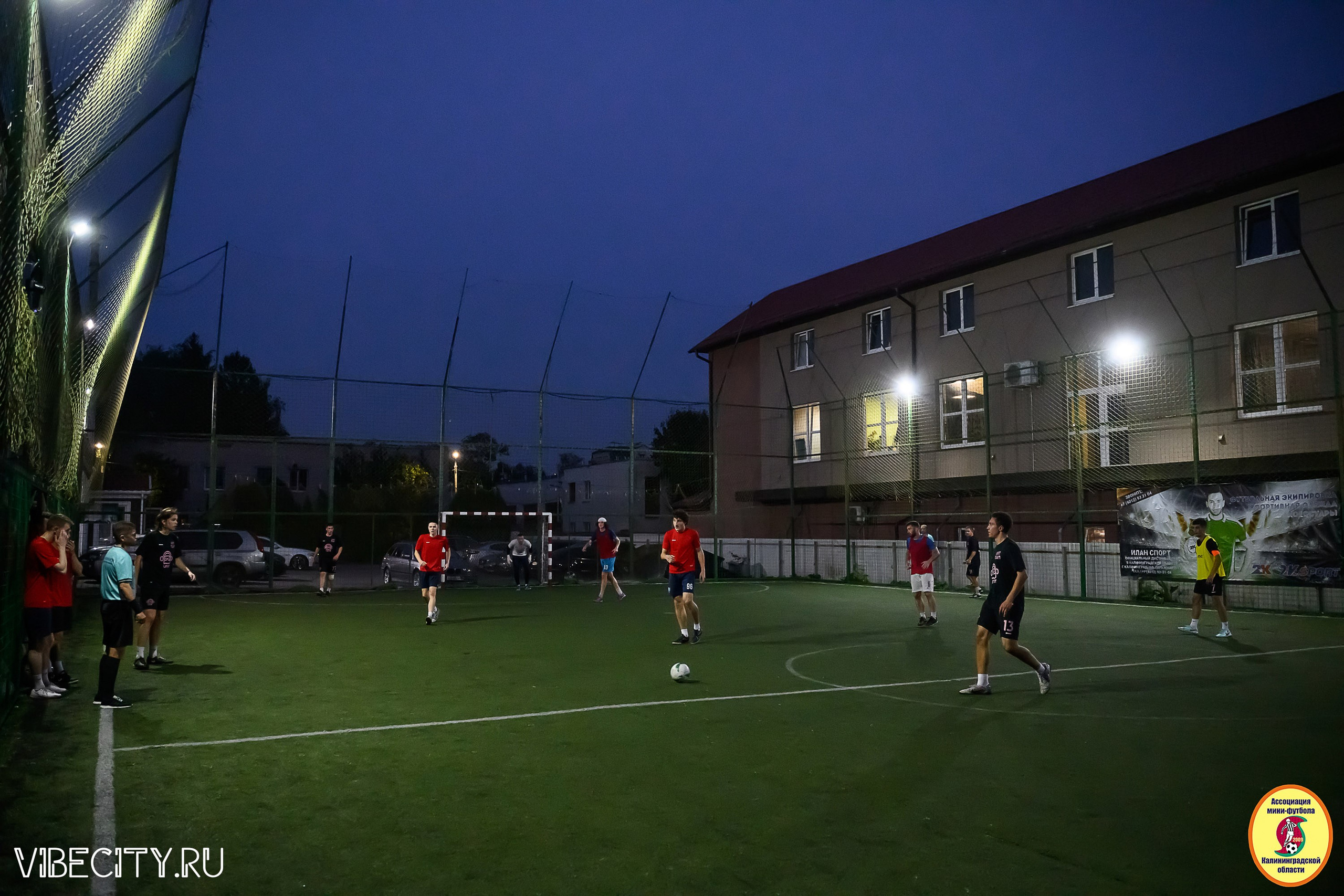 ФИНАЛЬНЫЕ ИГРЫ КУБКА МИНИ-ФУТБОЛЬНОЙ ЛИГИ И КУБКА КОРПОРАТИВНОЙ МФЛ 2025. VIBECITY.RU Вайб Сити Ру Фоторепортажи Фотоотчеты Калининград