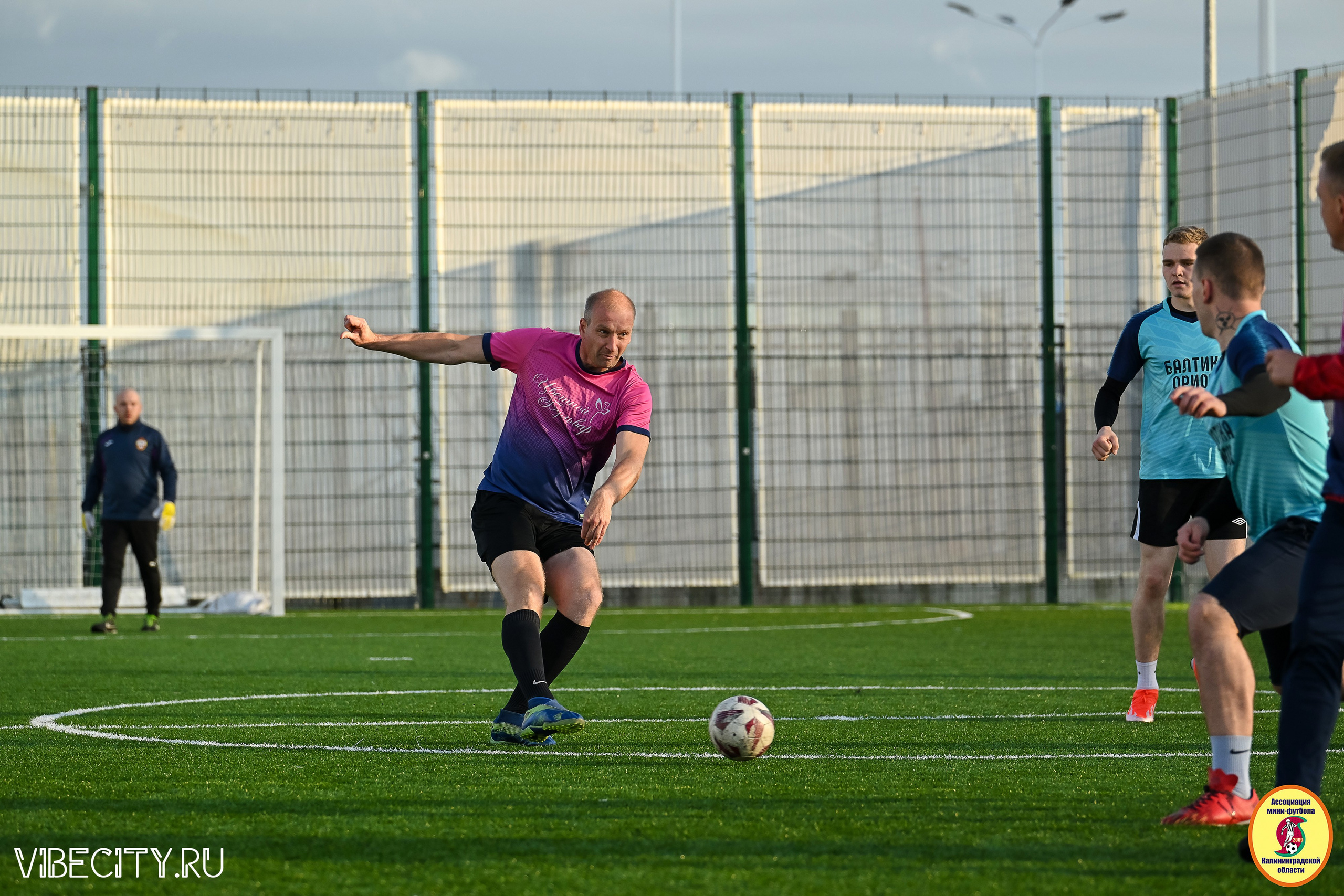ИГРЫ МИНИ-ФУТБОЛЬНОЙ И КОРПОРАТИВНОЙ ЛИГИ. VIBECITY.RU Вайб Сити Ру Фоторепортажи Фотоотчеты Калининград