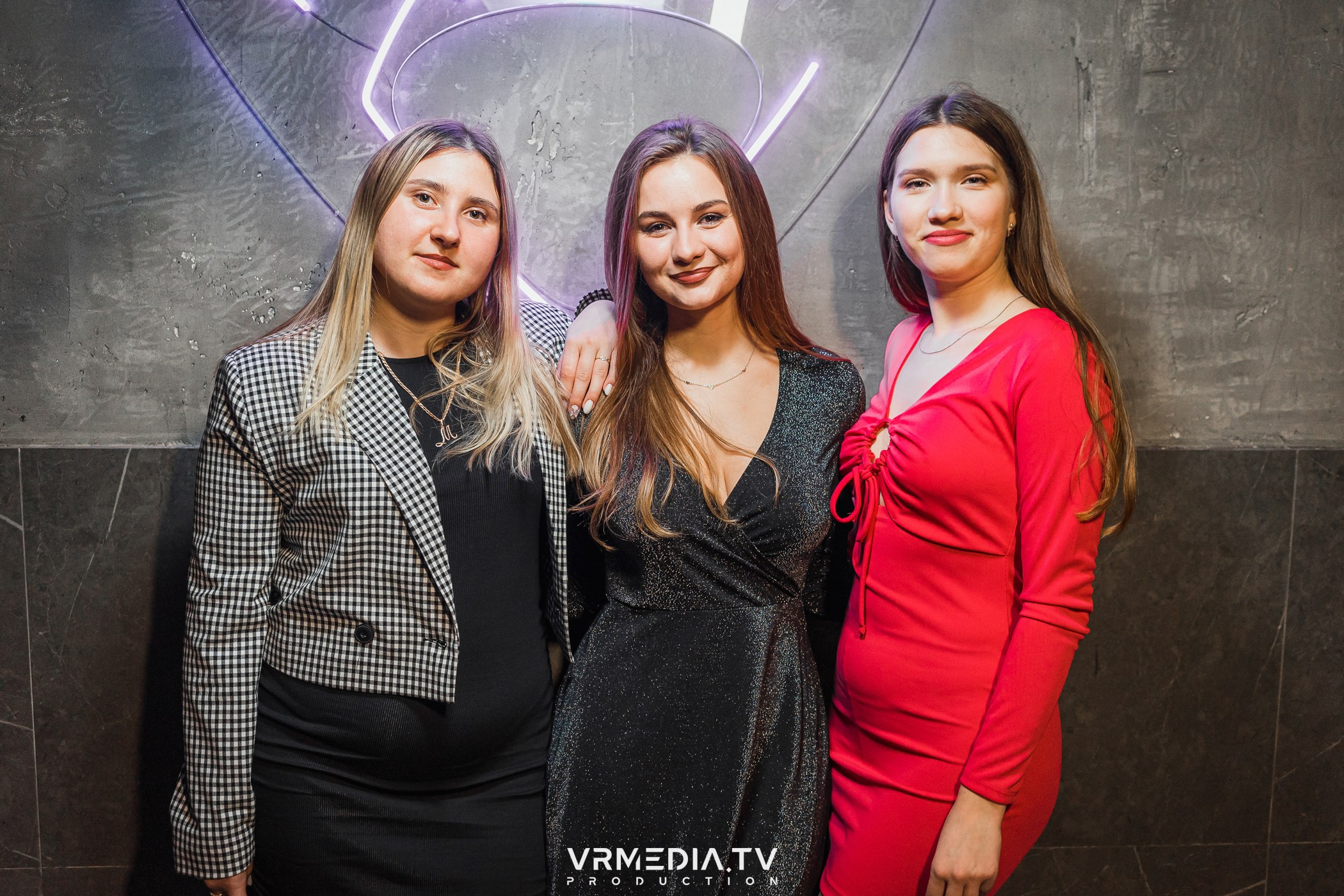 Бумажный дом в баре «Друзья»