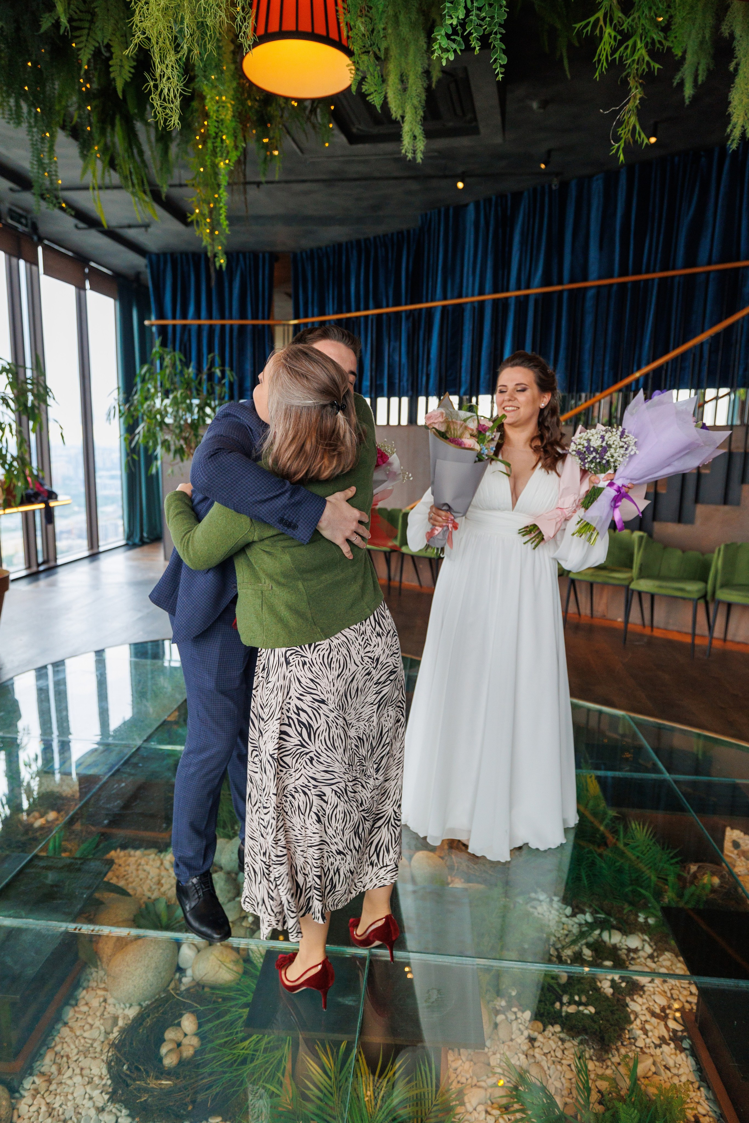 Фотограф на регистрацию в ЗАГС Москва Сити Birds Башня ОКО. Примеры фото, отзывы молодоженов и заявка на регистрацию через официальный сайт.