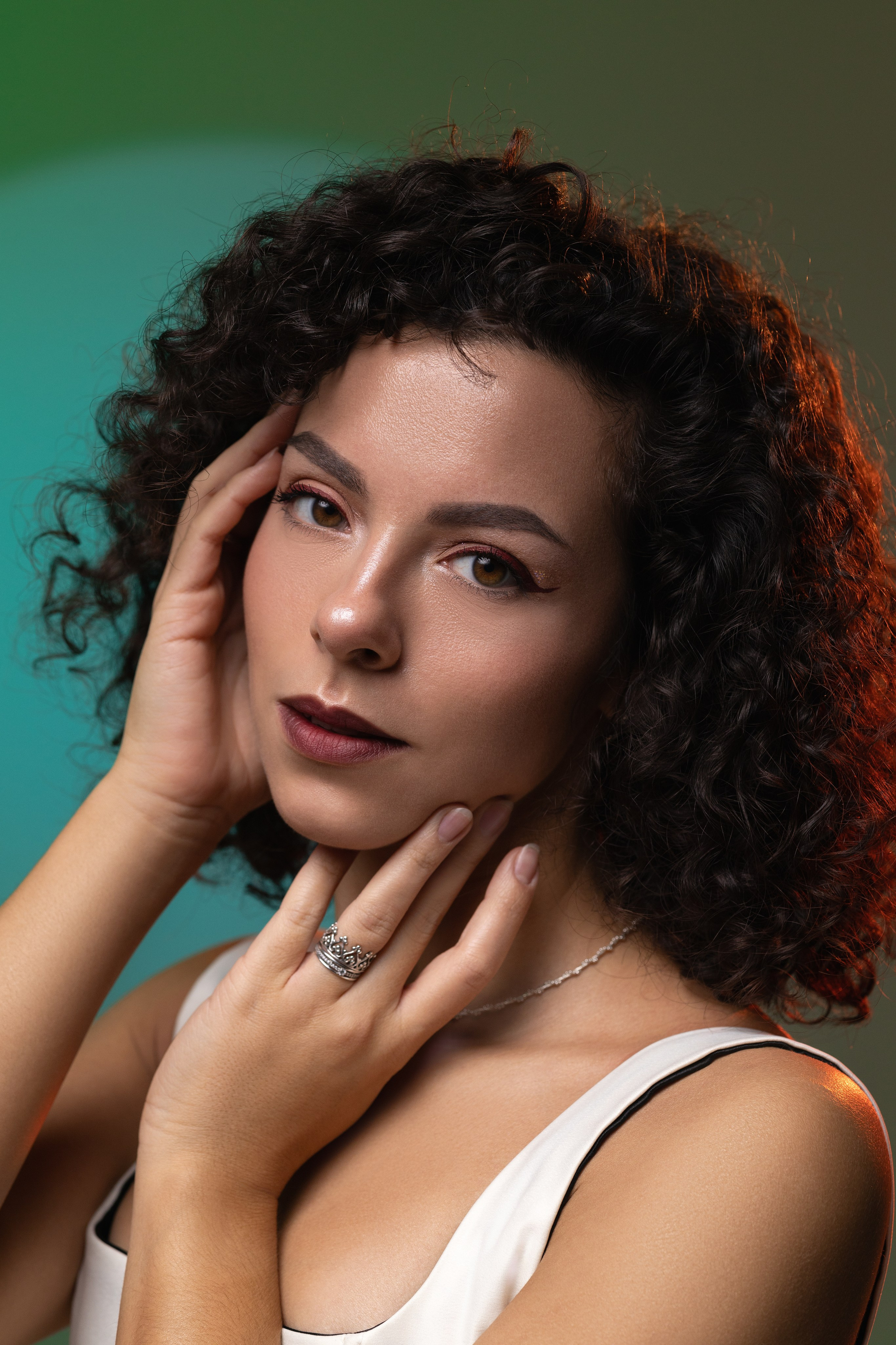 Цветной свет и фигуры. Фотограф Минск