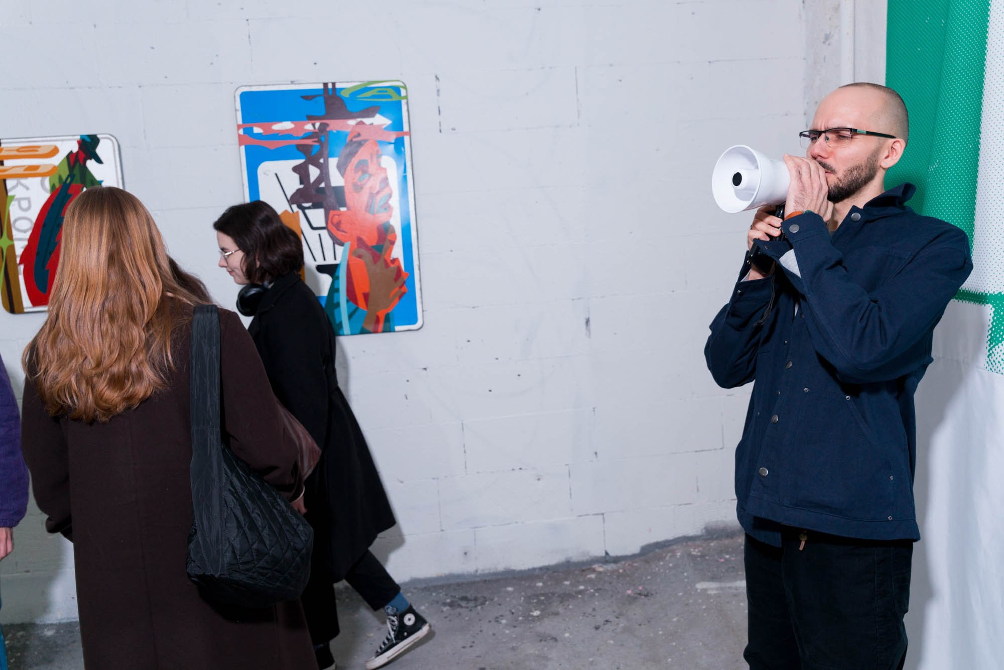 Вернисаж выставки Алексея Бархана @ 10.203. Фотограф Саша Оверчук