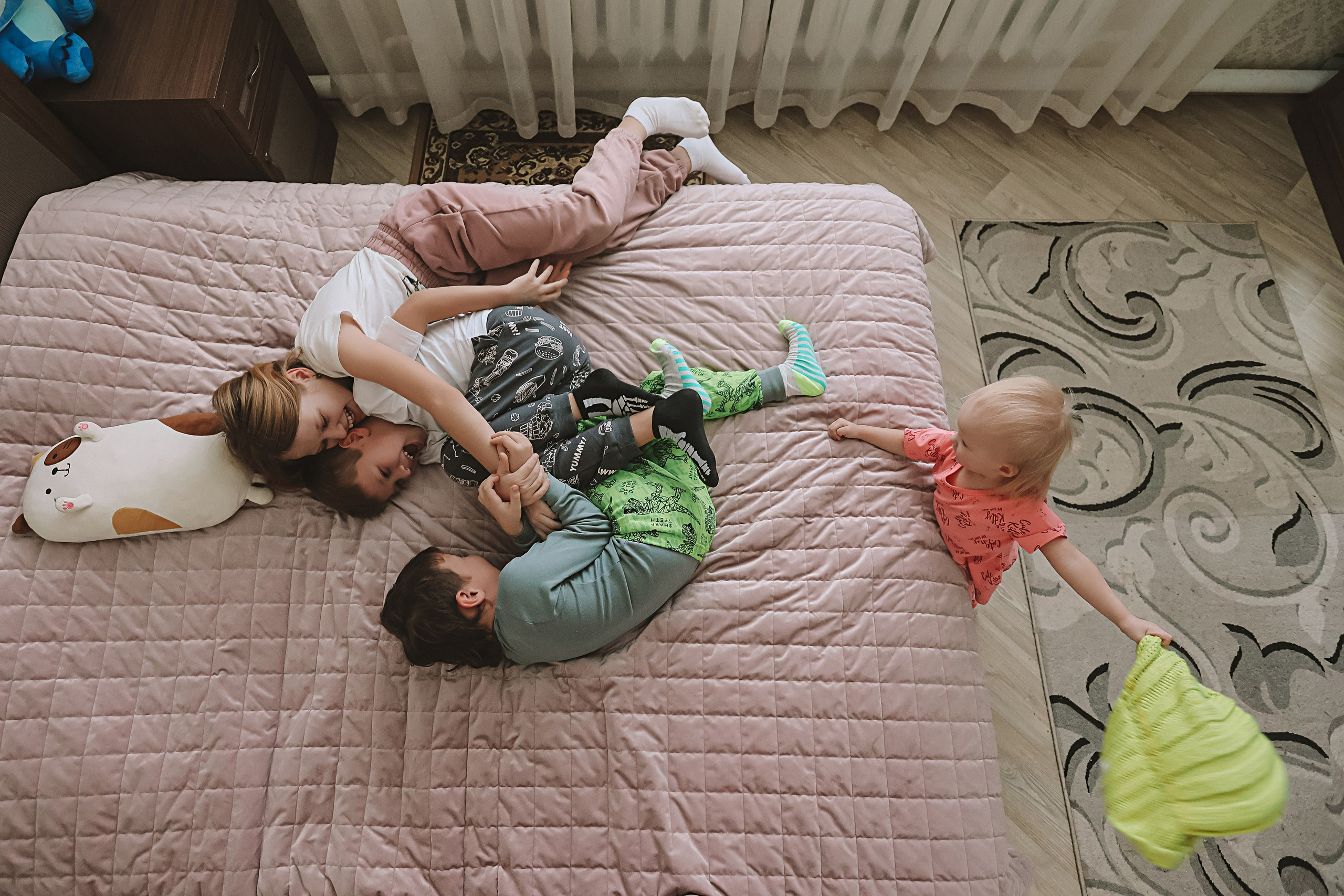 Большая семья репортаж. Семейный фотограф Тюмень, фотограф на роды Салмина Мария