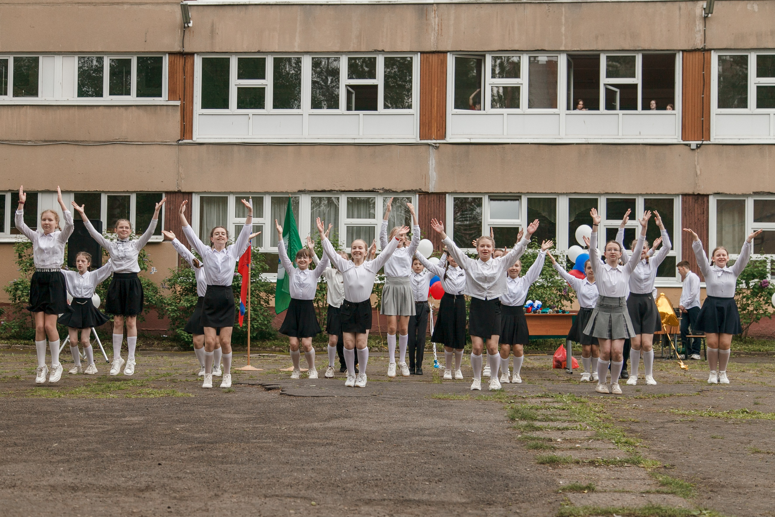 Последний звонок. Ирина Коновалова школьный фотограф. Выпускные альбомы Ярославль