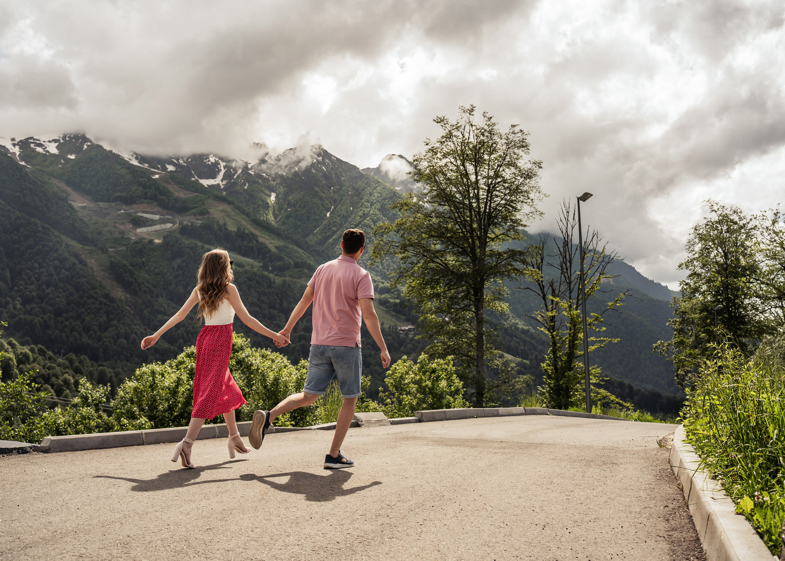 Лав стори фотосессия у моря и в горах в Сочи, Адлере и Красной Поляне. Алина Бернд — свадебный и индивидуальный фотограф в Сочи и Адлере