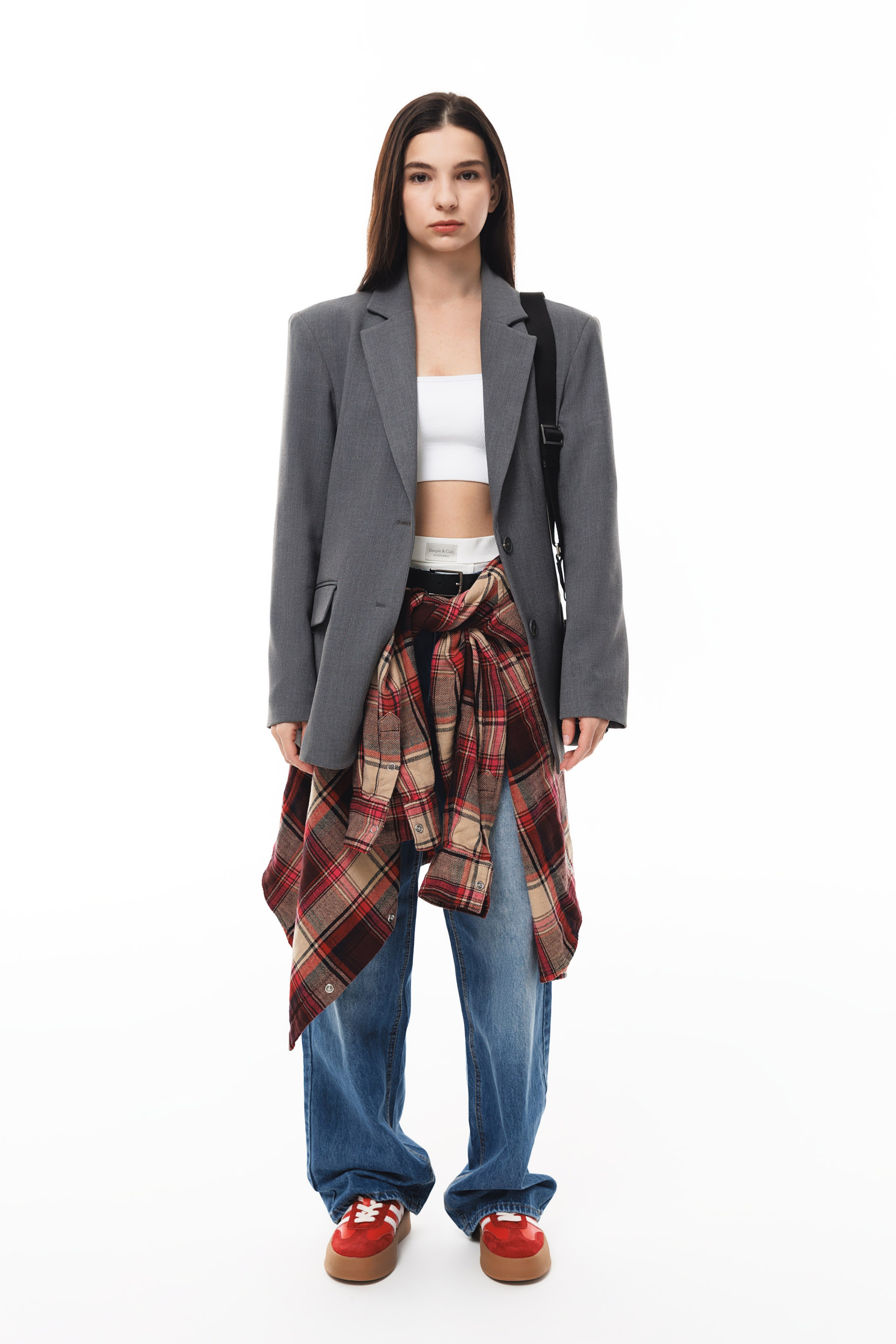 Каталожная фотосъемка на циклораме с моделью под ключ