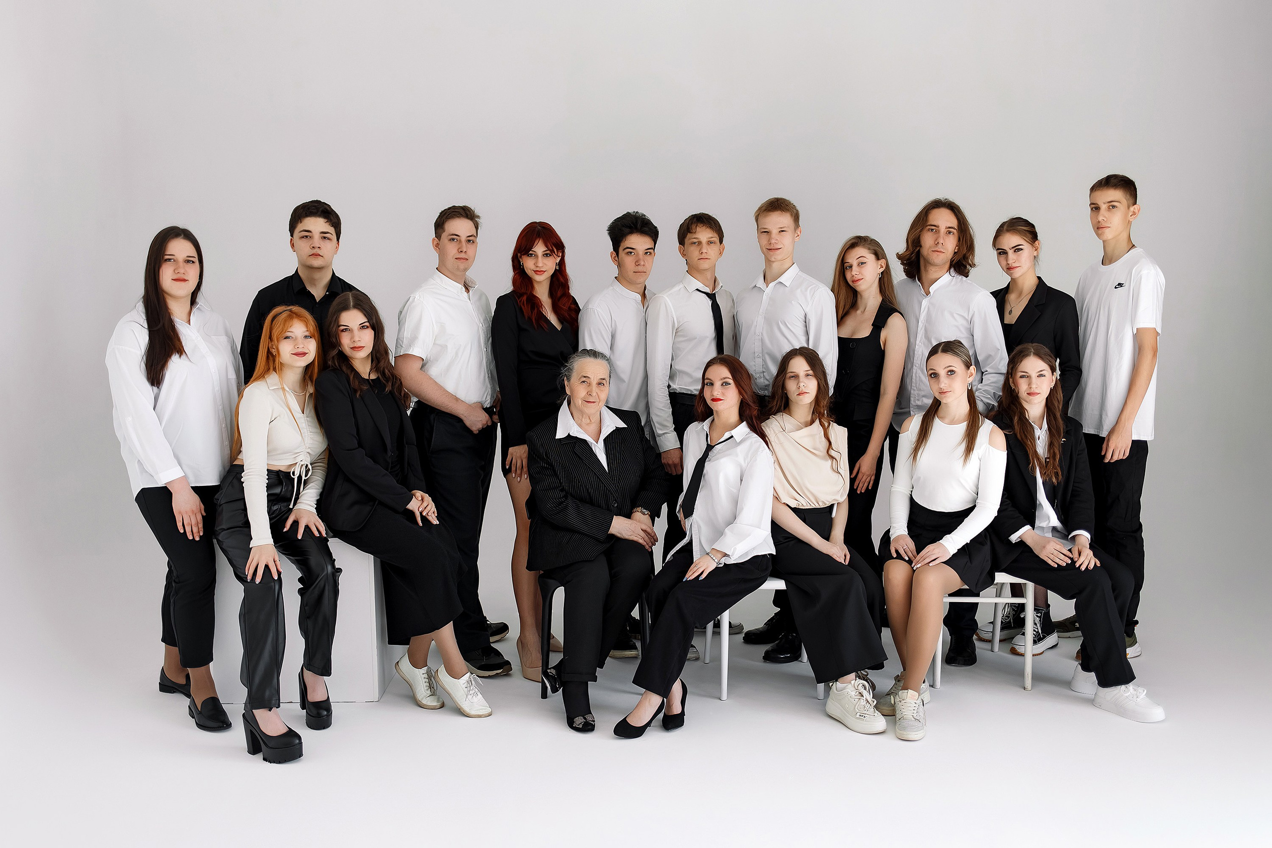 11 класс съемка на циклораме. Фотограф Любовь Корниенко, Примоский край