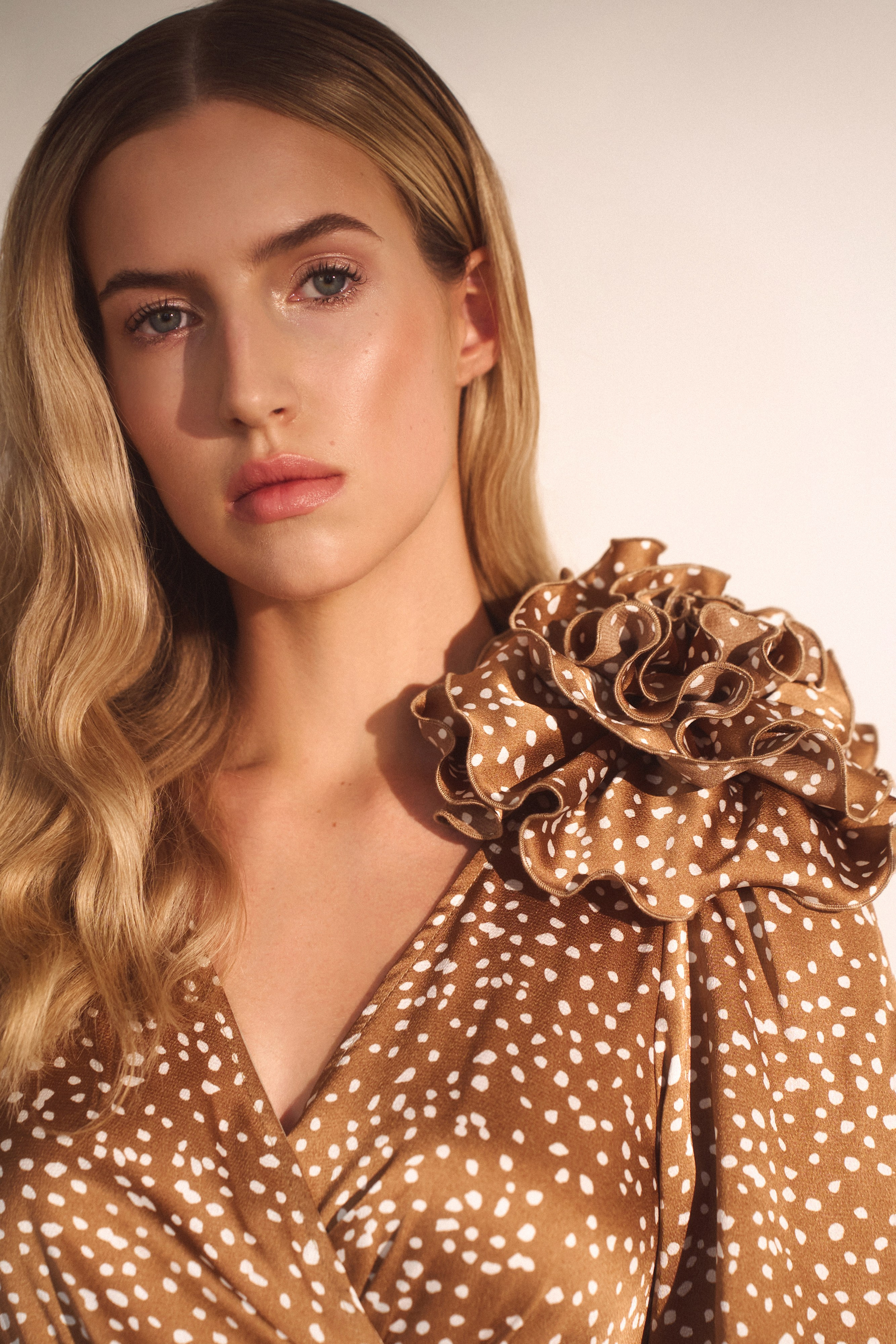 BELOE ZOLOTO AUTUMN'24 LOOKBOOK. Фотограф Александра Емельянова