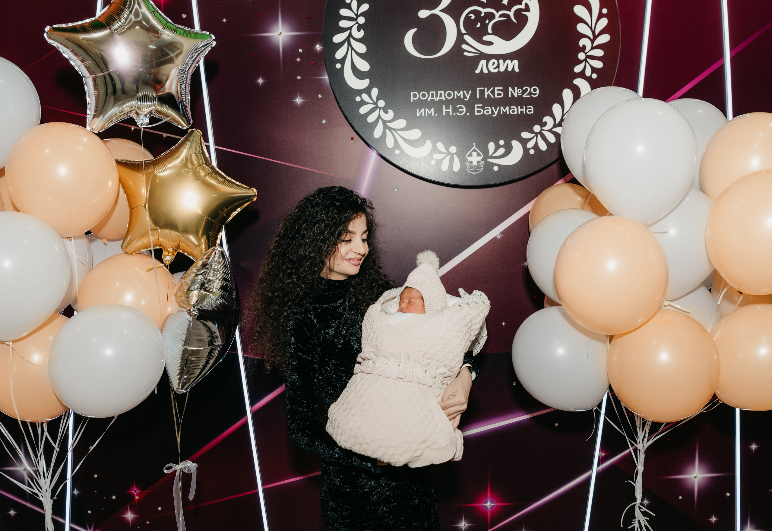 Выписка Марьям. ГКБ 29. Фотограф на выписку из роддома в Москве и МО
