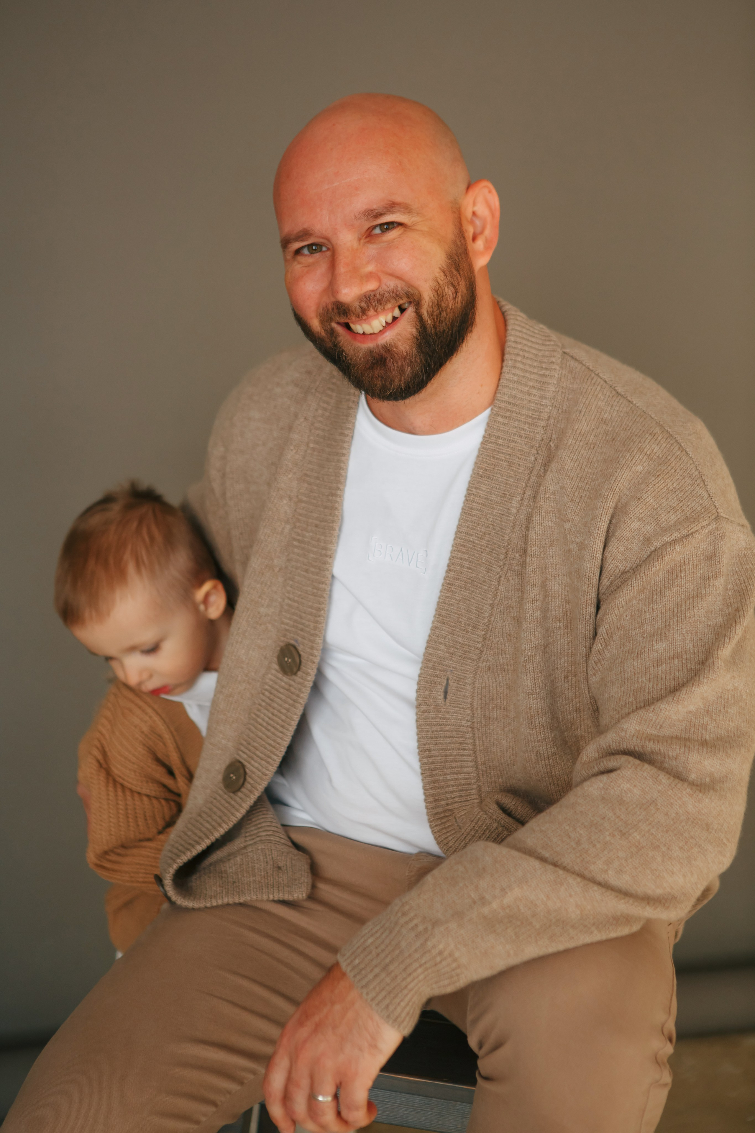 Семейная фотосессия в минималистичном стиле. Фотограф Александра Рышкова