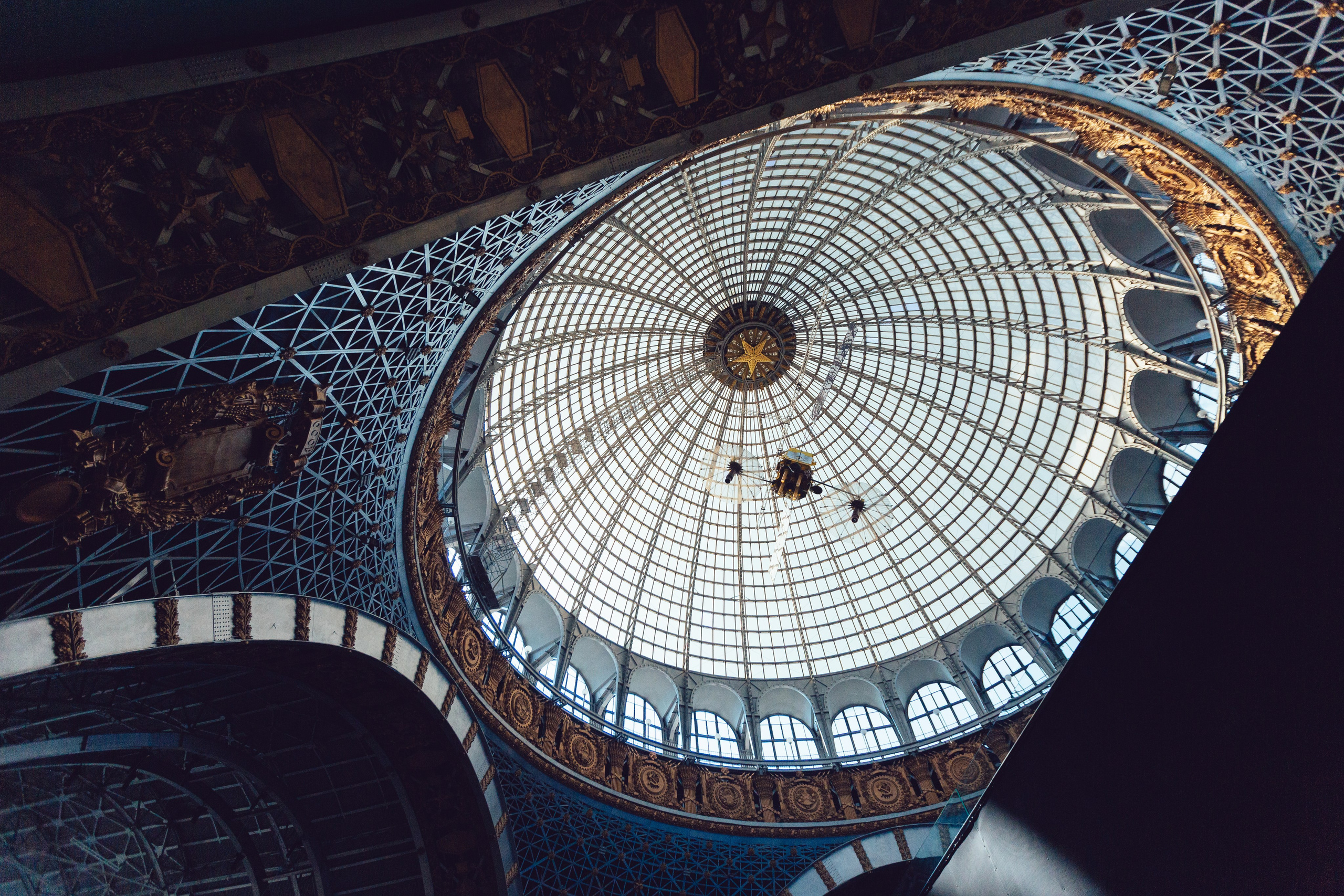 Роспись космос ВДНХ. Фотограф Георгий Нигматулин