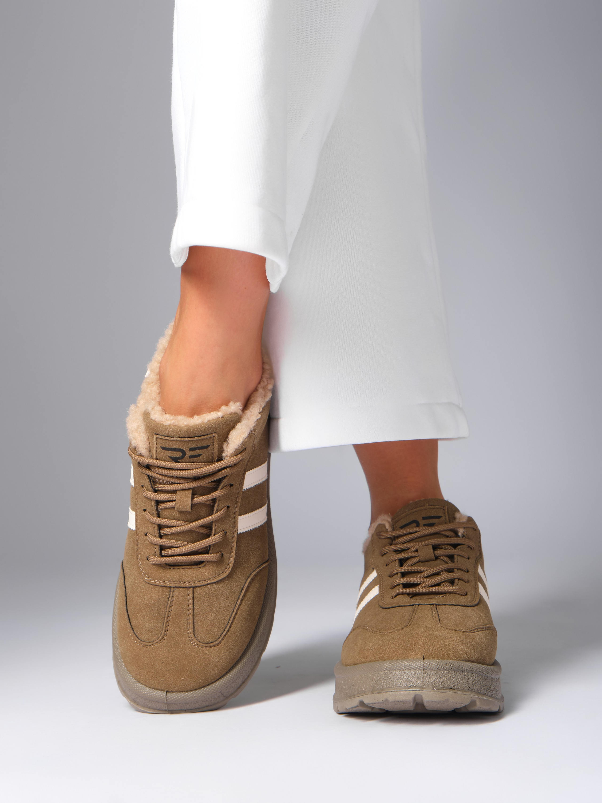 Кроссовки. Фотостудия для Wildberries Ozon