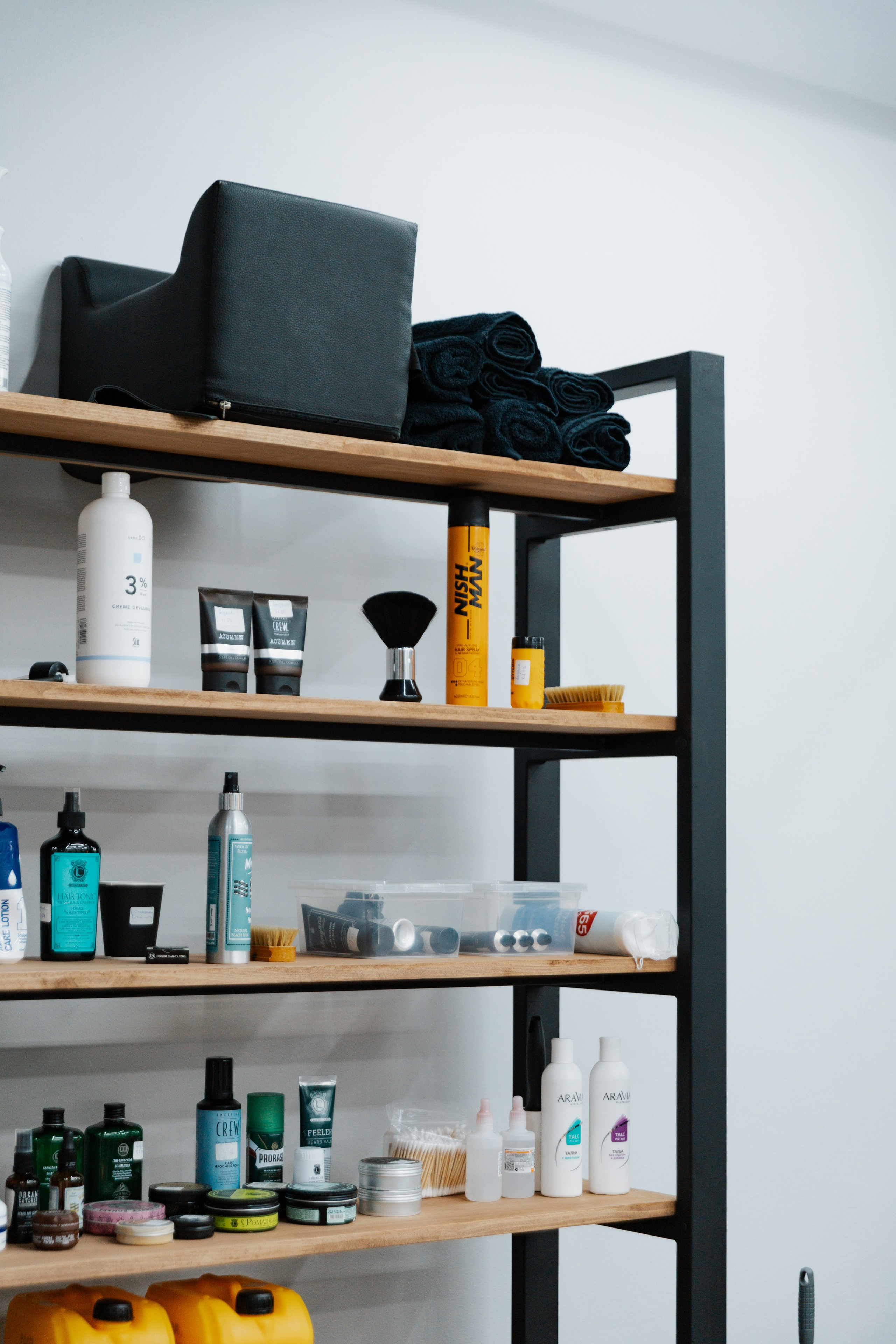 DERBY BARBERSHOP. LIYALEE PHOTO