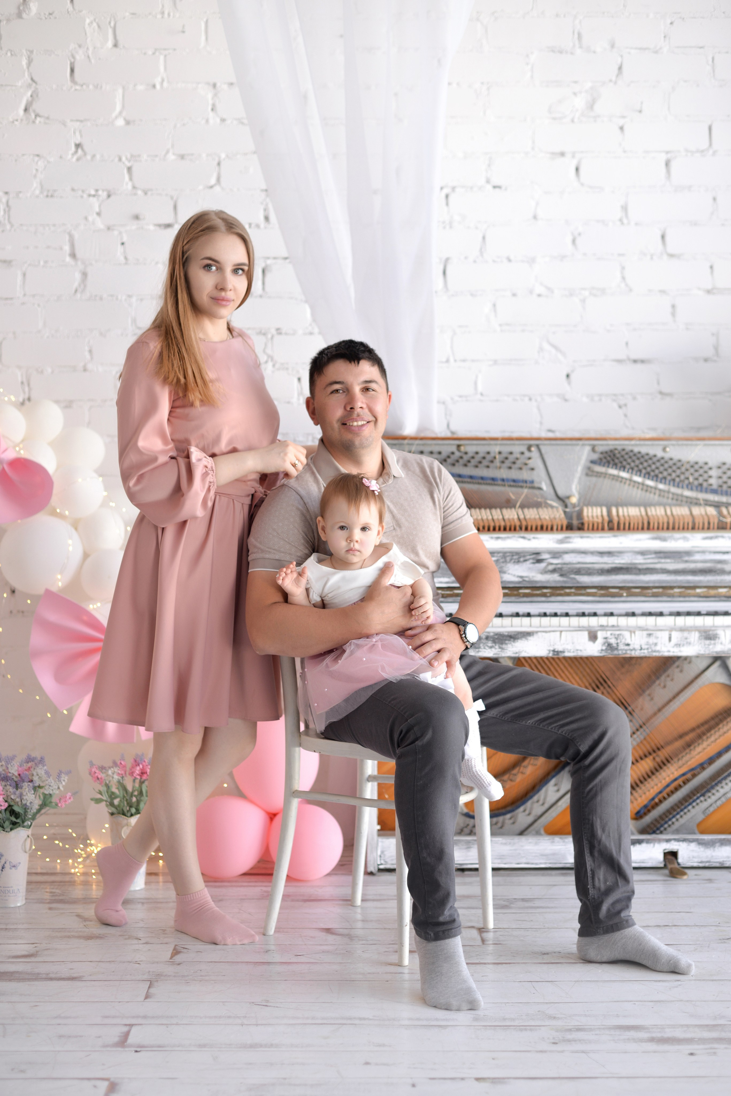 Ариана 1 годик с розовыми бантиками (Рита и Игорь родители). Семейный и свадебный фотограф Галина Абакумова, фотосессии в Белгороде