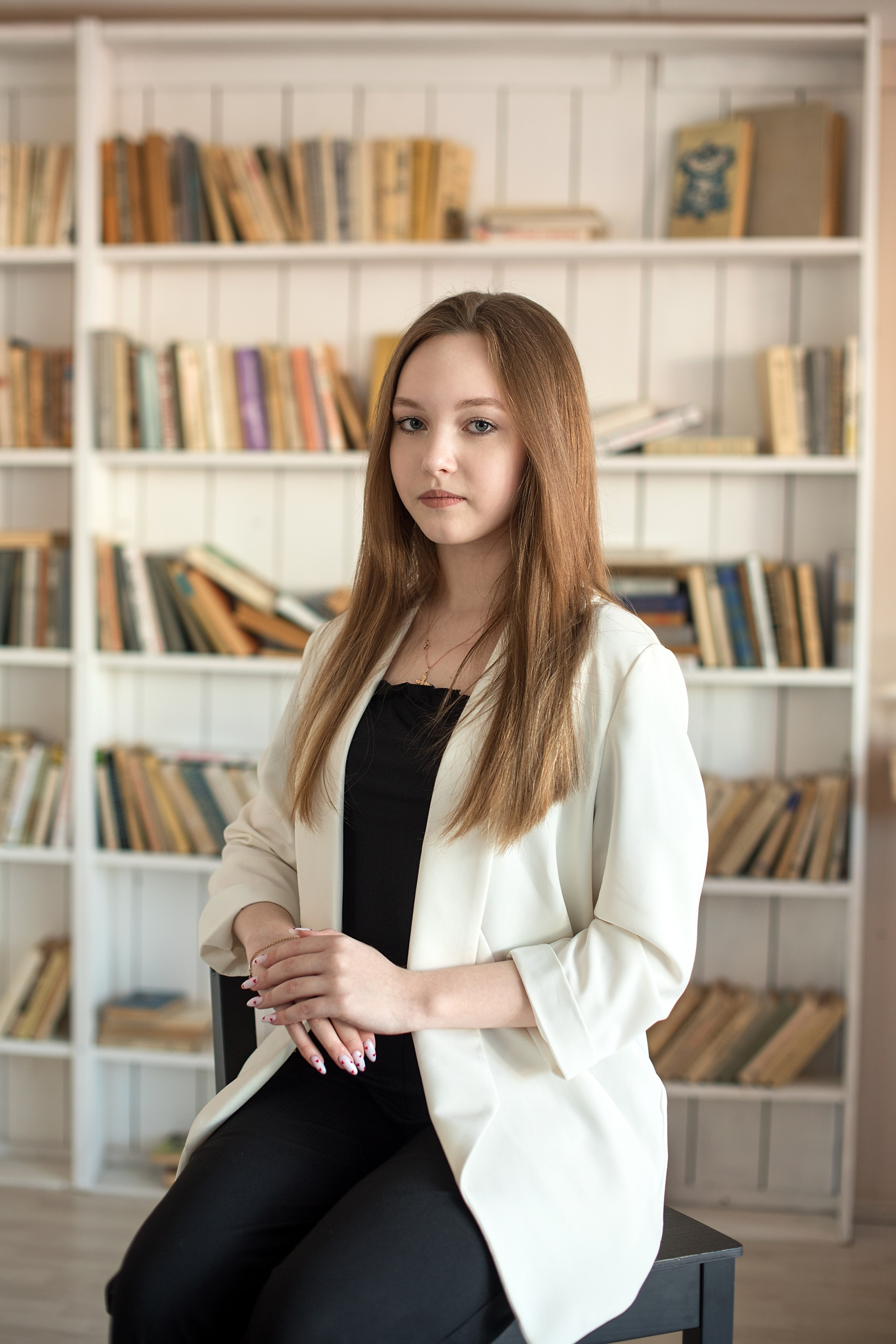 Пример съемки старшеклассников для альбома с наполнение «премиум» стиль съемки классический. Выпускные альбомы для школ и детских садов в Иваново