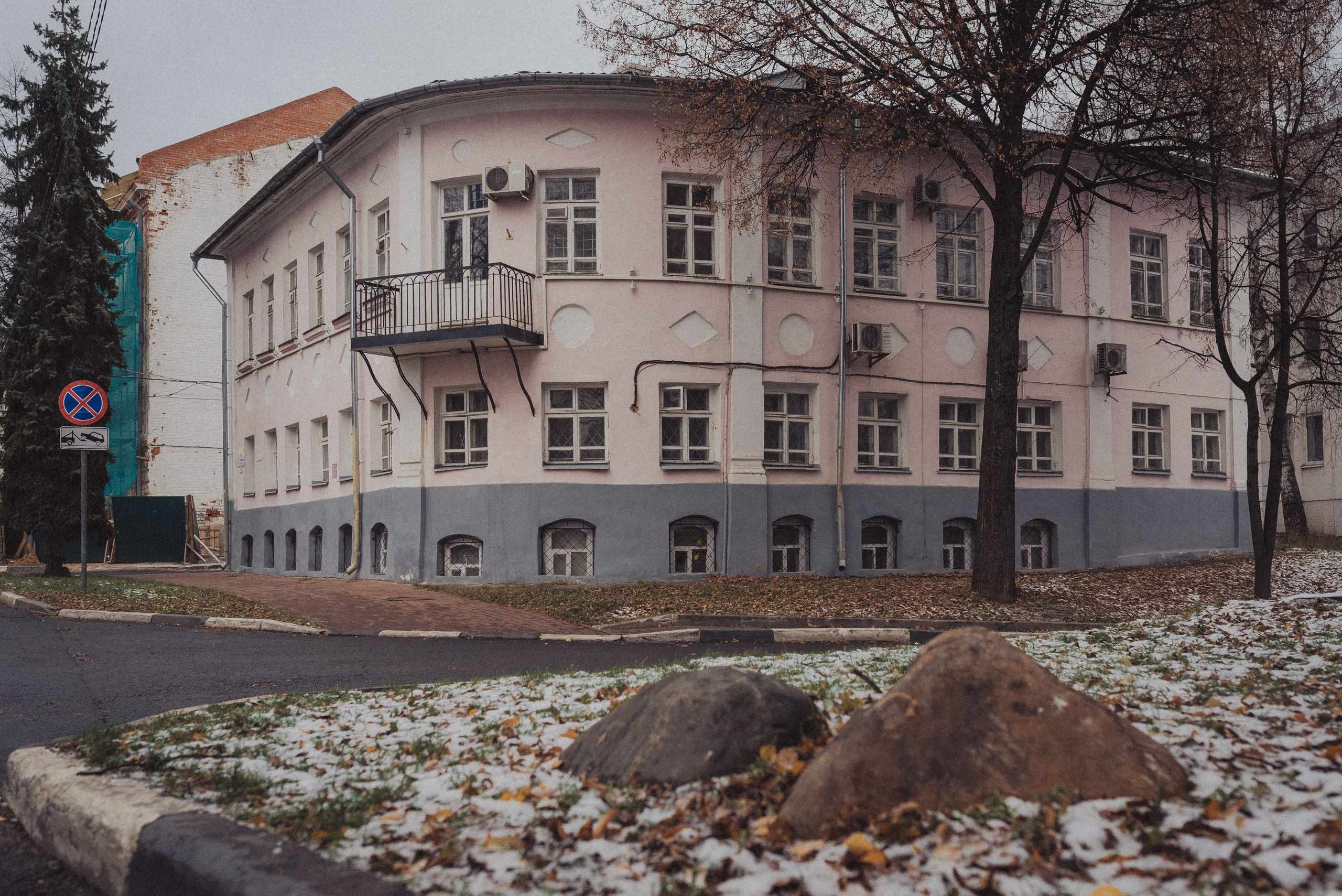 Проект #улицыгорода. Ярославль, площадь Челюскинцев. Документальный фотограф Илья Тихановский