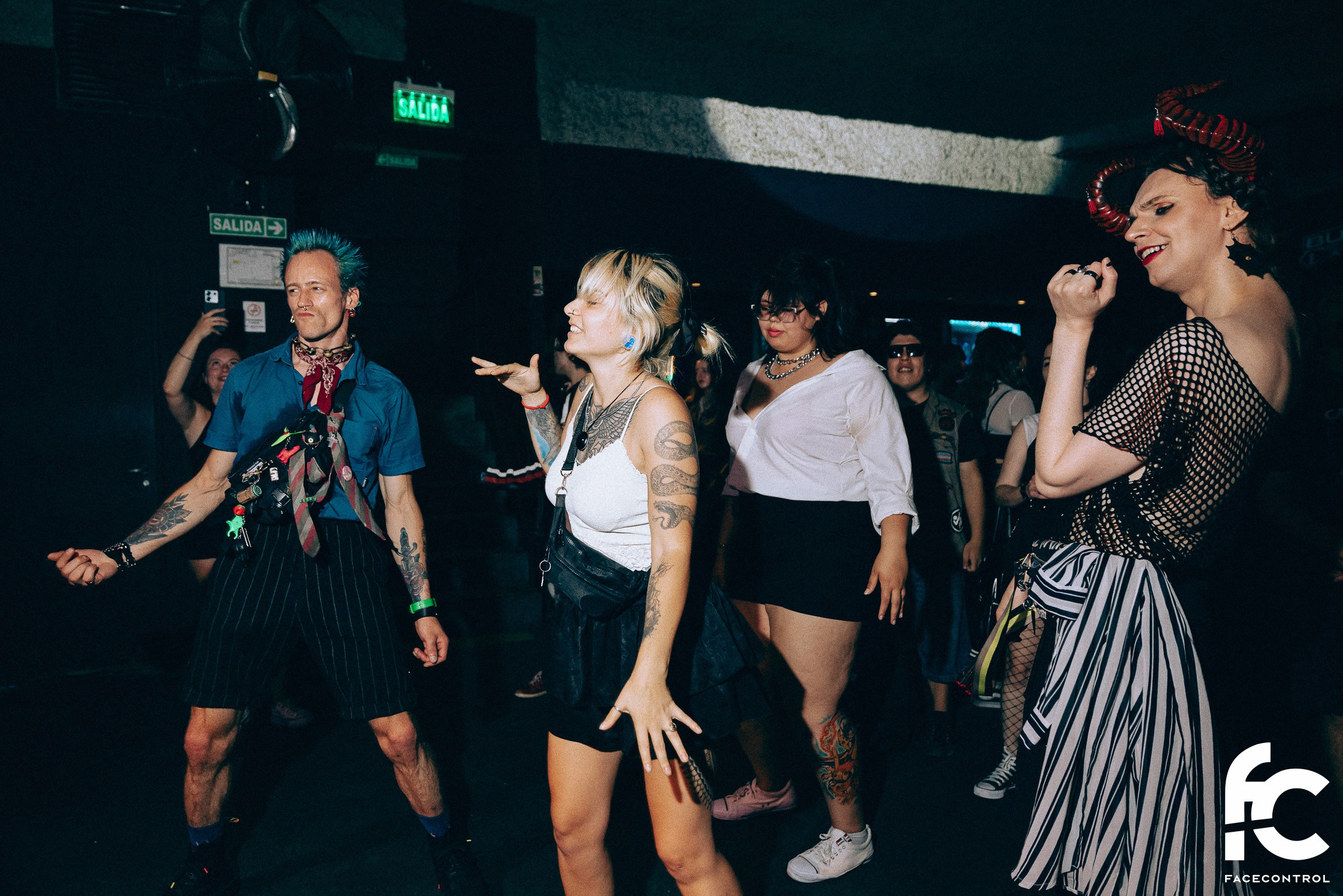 Sextape of Lovers & Granma. Face Control: Crónica social, anuncios de eventos y reportajes fotográficos