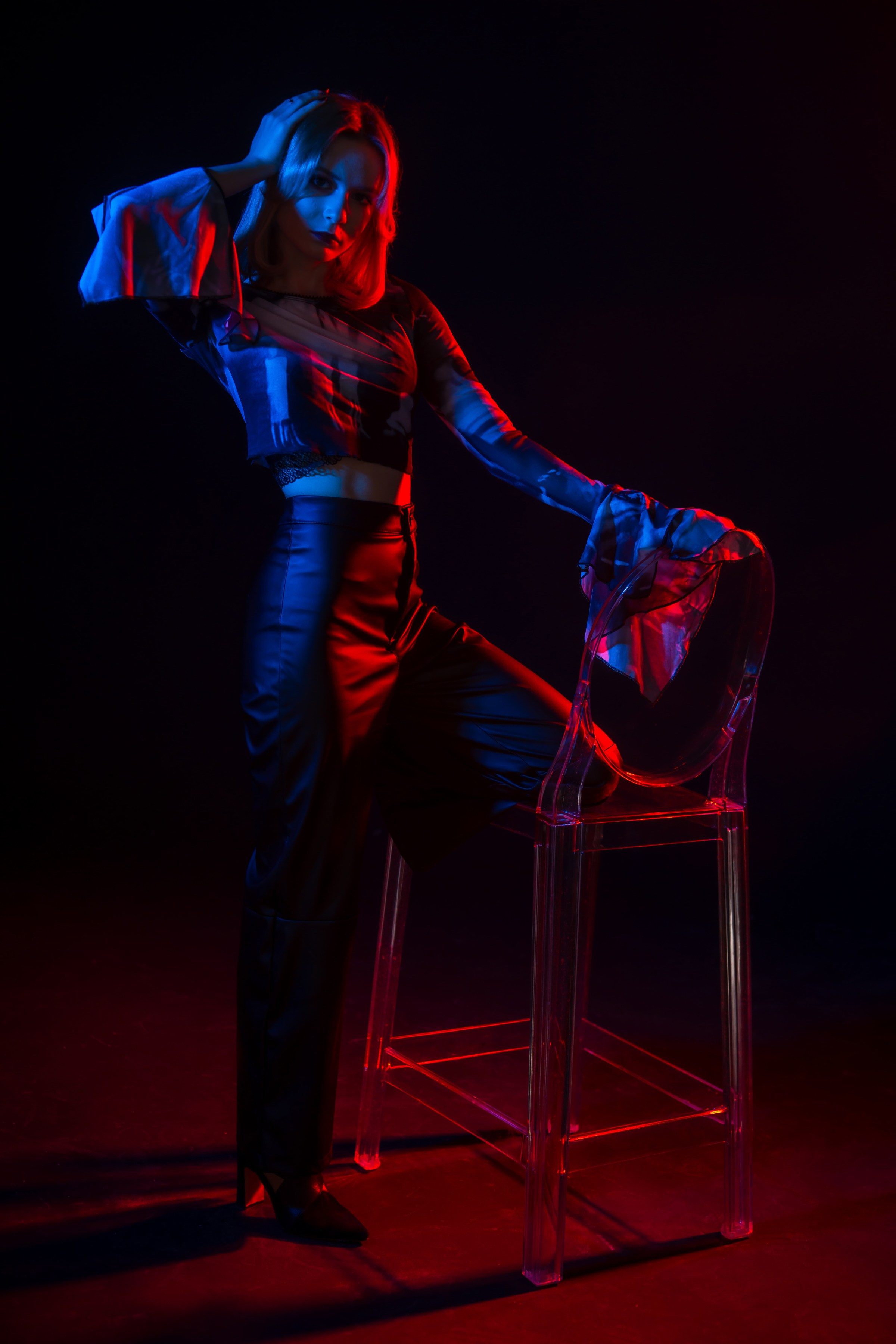 Студия. Черная циклорама с цветной подсветкой. Ольга Плаксина фотограф в Саратове