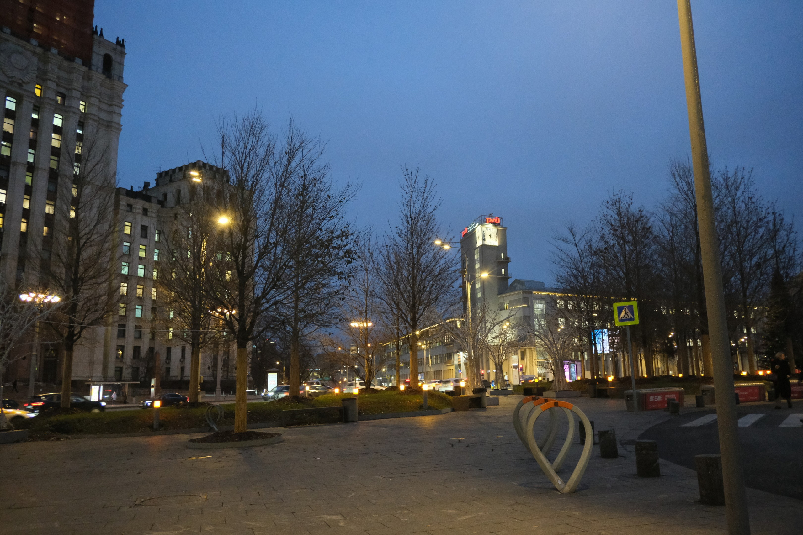 Вечерний город. Улица, люди, жизнь…