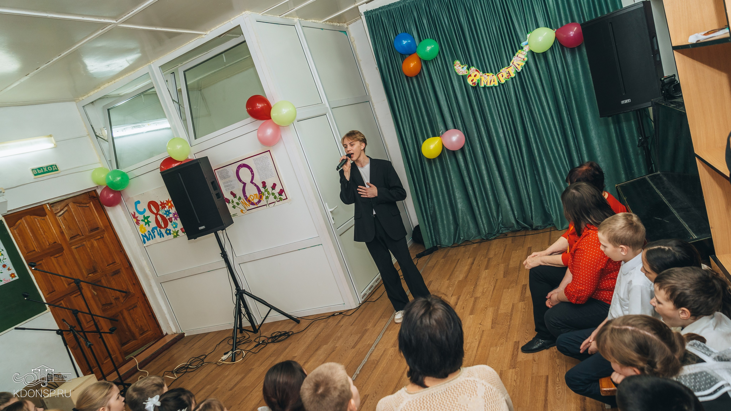 В преддверии праздника весны. Новотитаровский Дом культуры